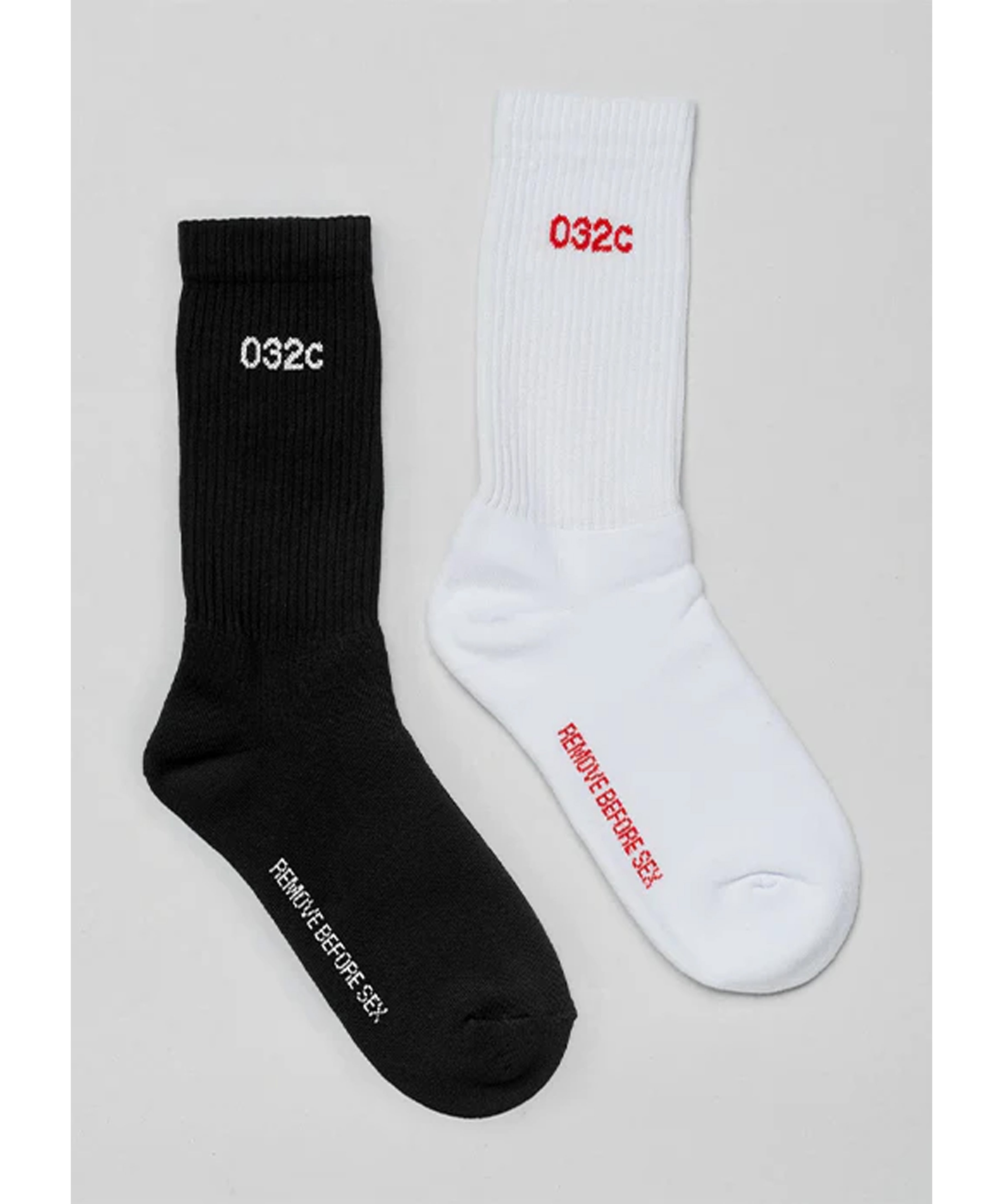 032c-remove-before-sex-tennis-socken-strümpfe-weiß-schwarz-accessoires-stylealbum