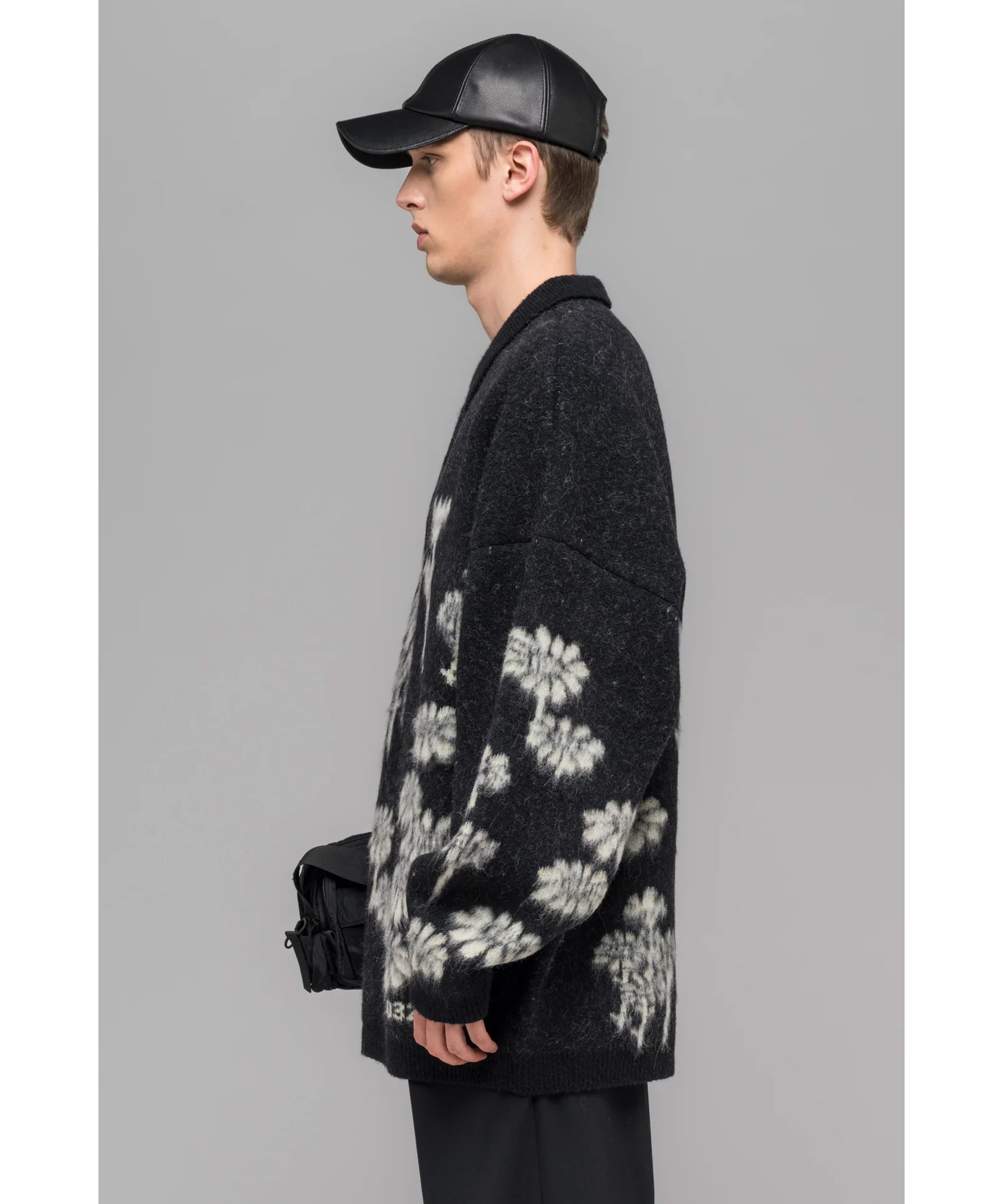 032c-melting-daisies-runways-style-berlin-fall-winter-25-stylealbum-oversized-knitwear