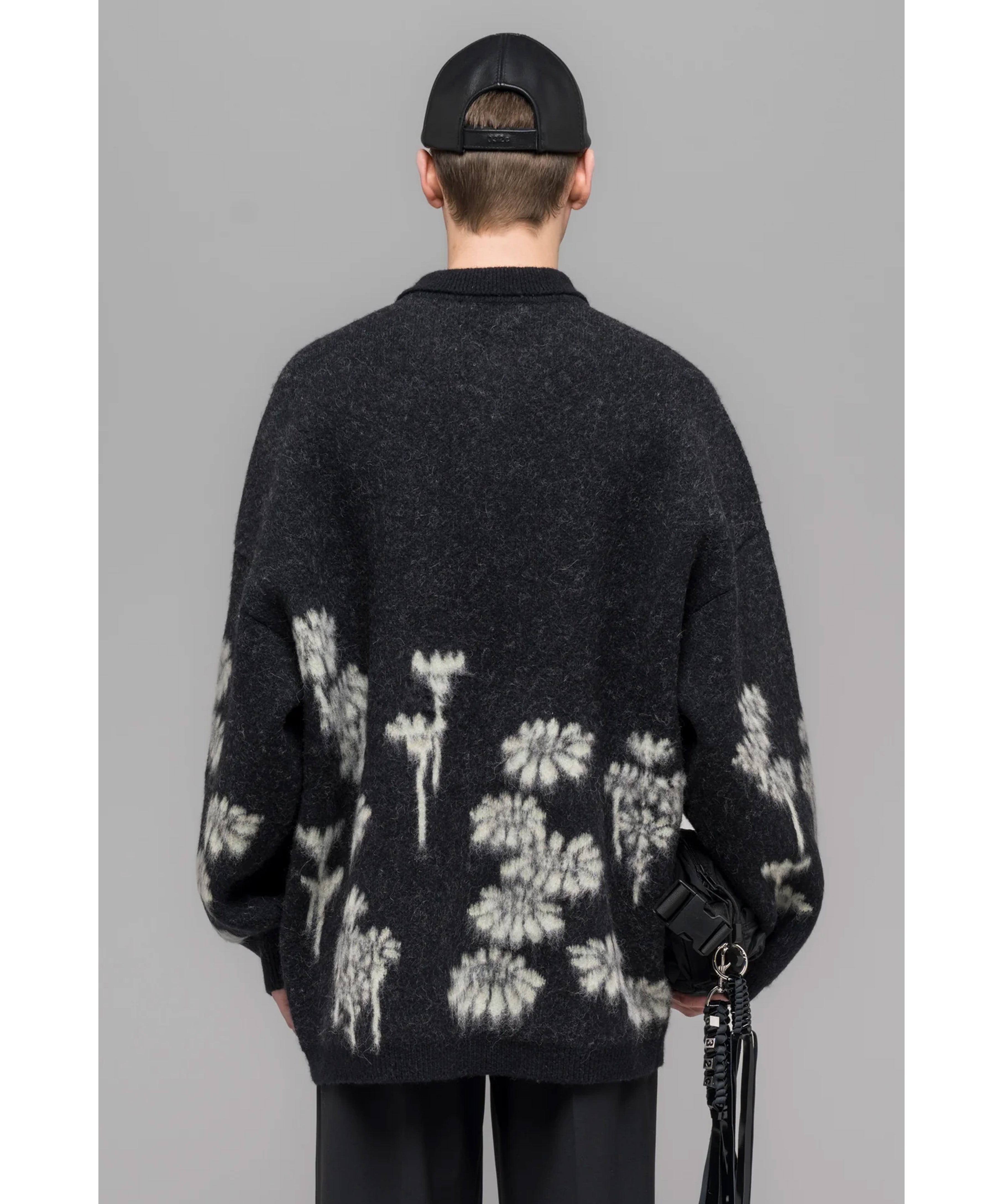 032c-melting-daisies-runways-style-berlin-fall-winter-25-stylealbum-oversized-knitwear