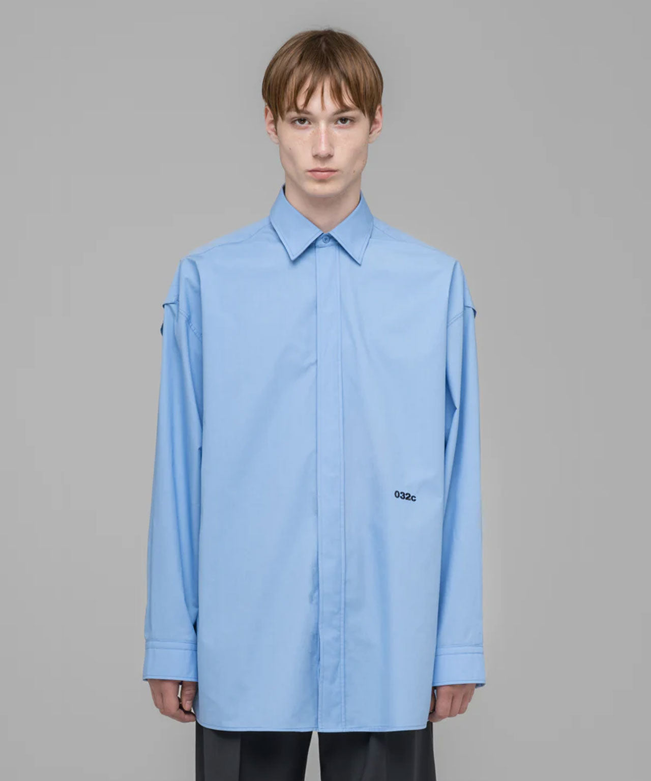 032C Blaues, oversized Hemd