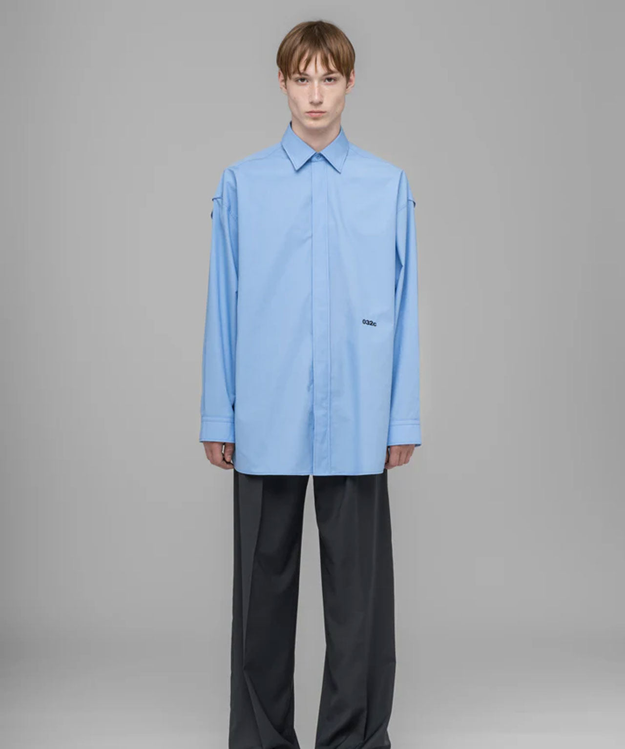 032C Blaues, oversized Hemd