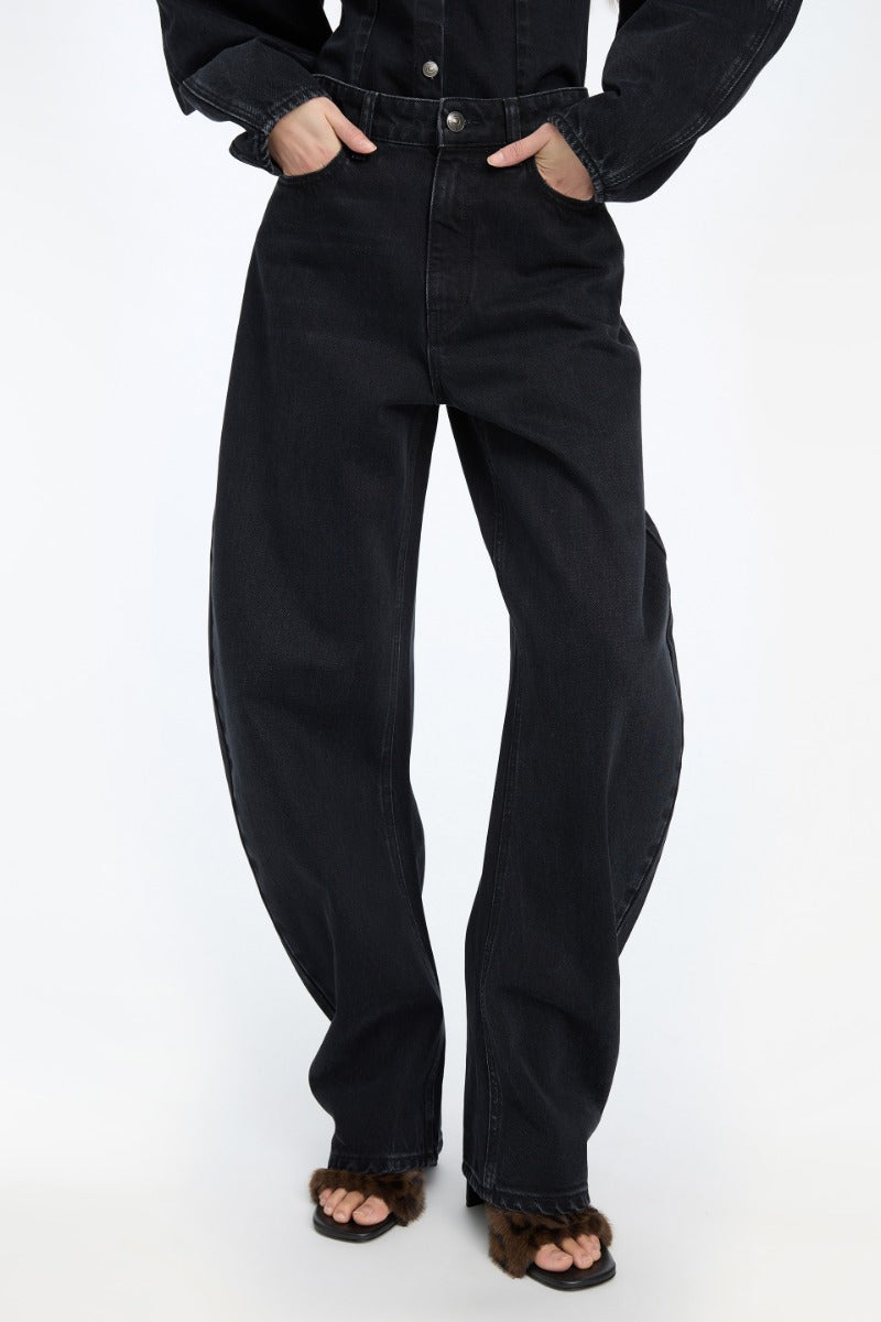 Rotate Schwarze Barreleg Jeans – am Model 3