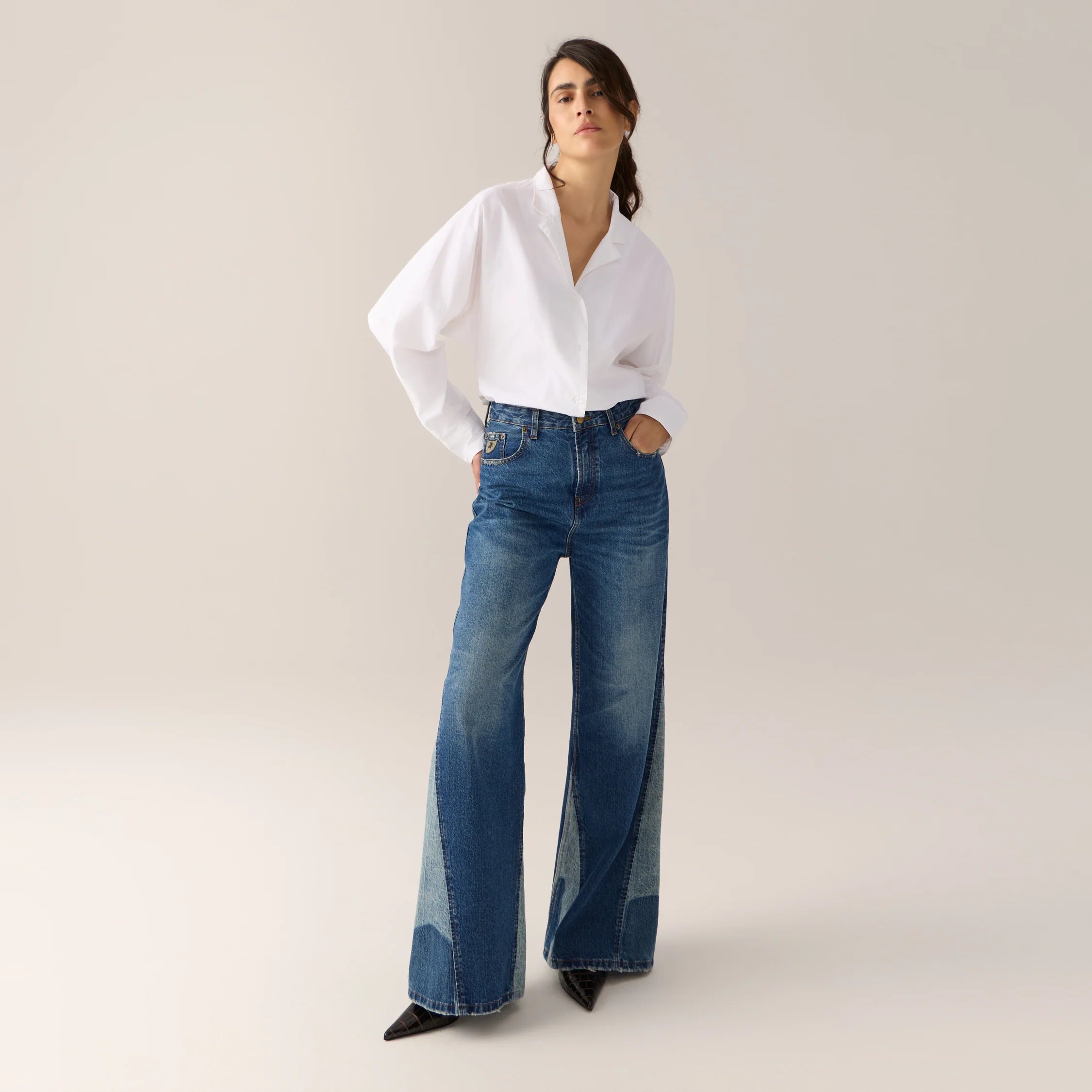 LOIS Flared Jeans mit Patchwork-Details – Ansicht 1