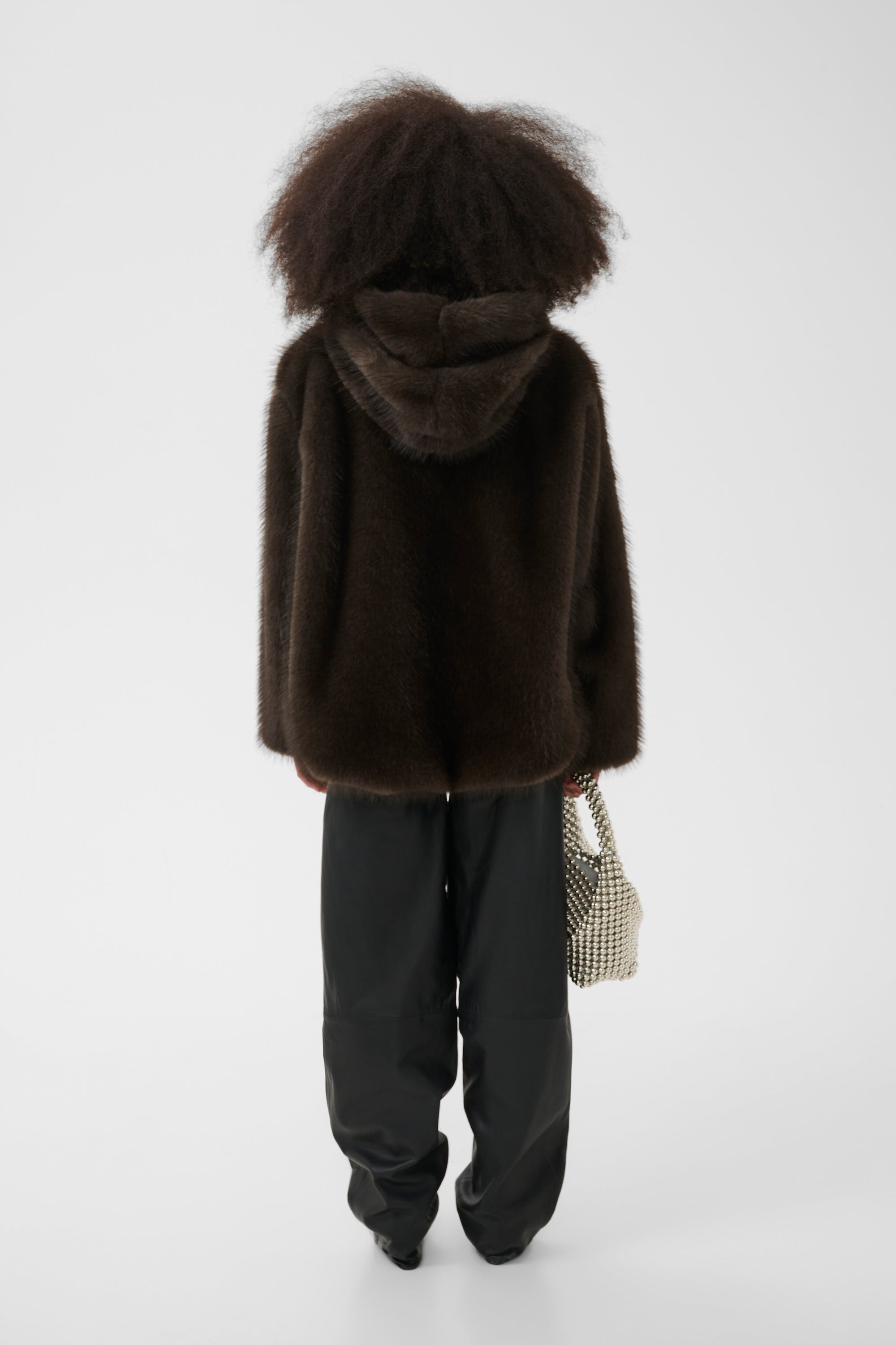 Dunkelbrauner Fake Fur Hoodie von Gestuz – Ansicht 6