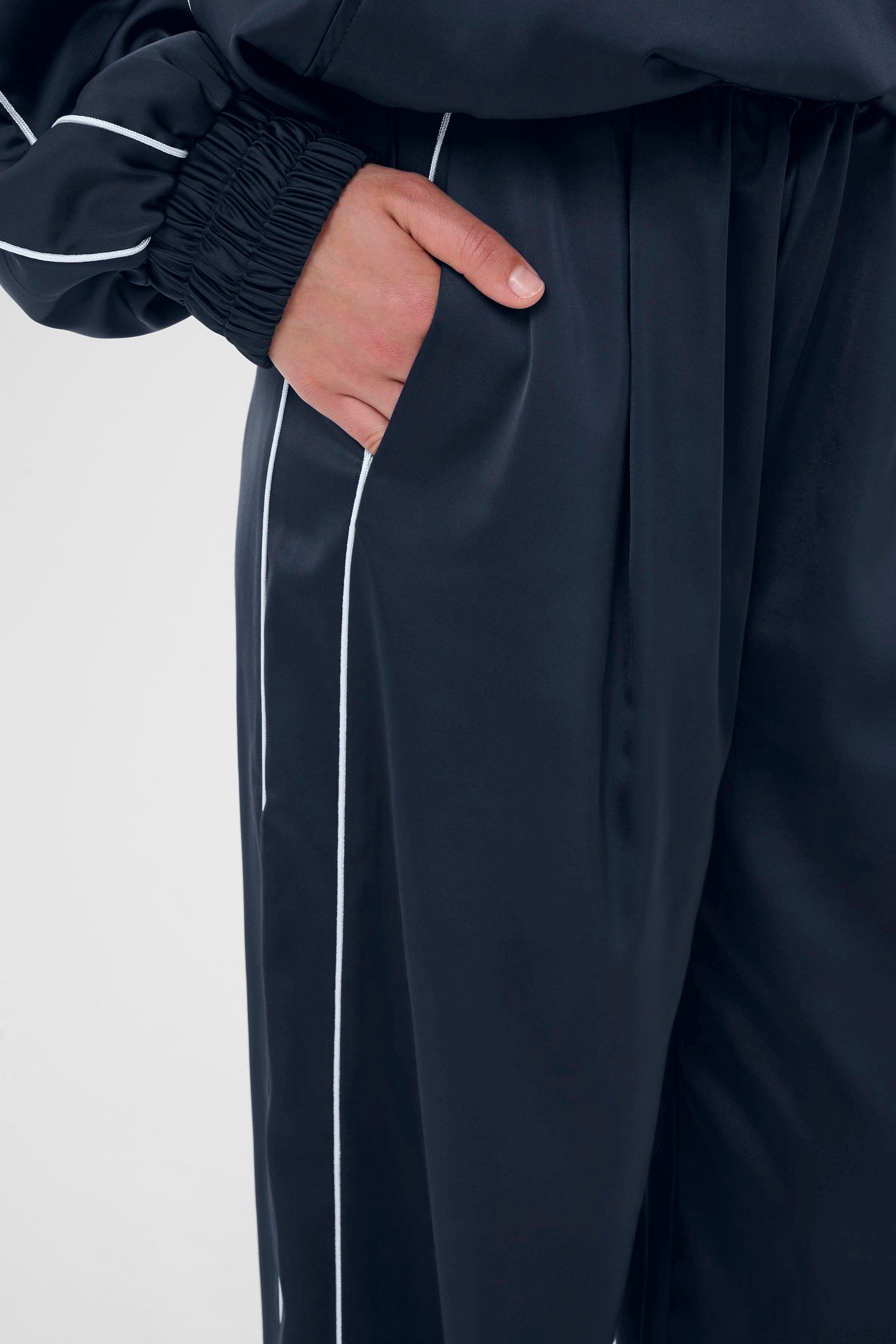 Nachtblaue Trackpants