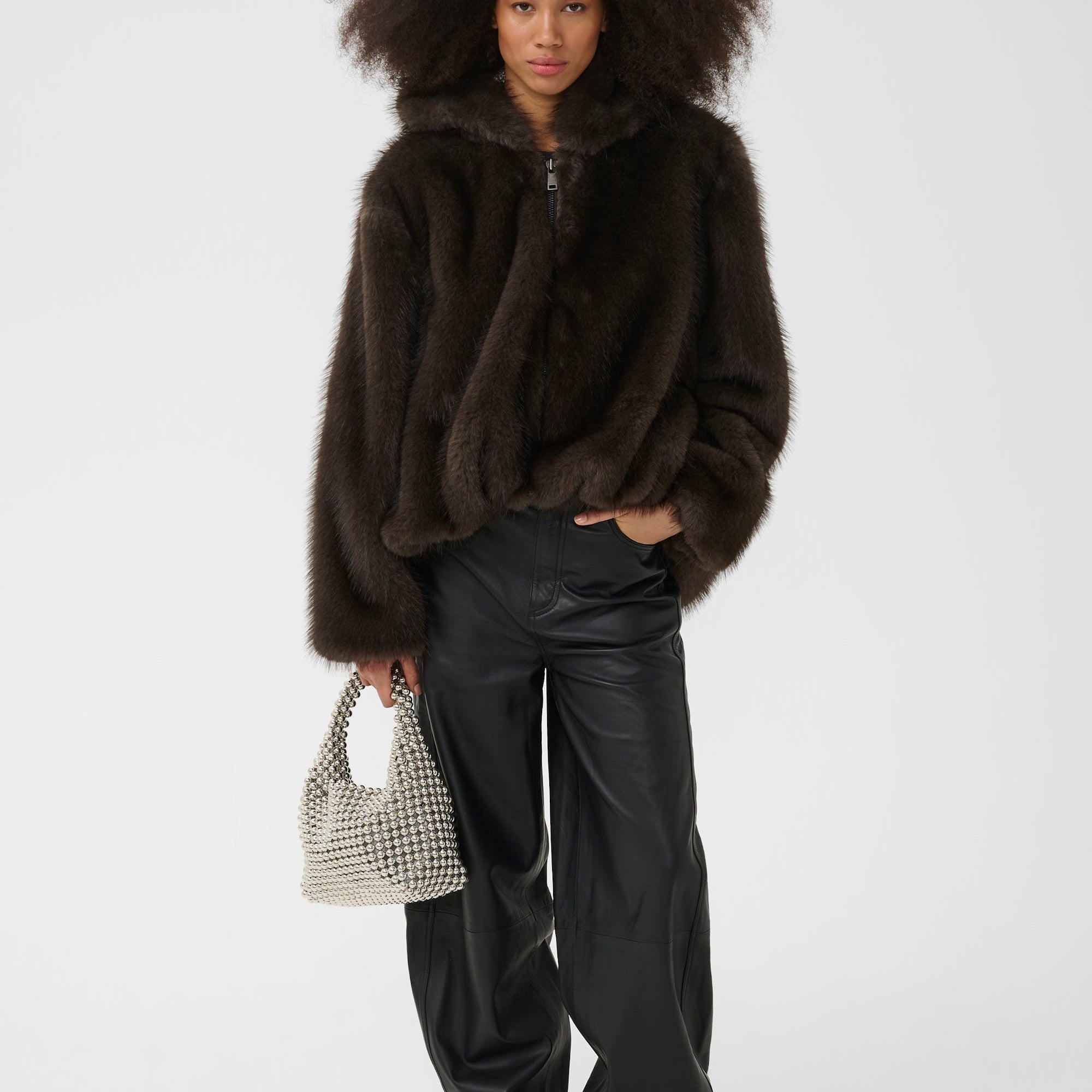 Dunkelbrauner Fake Fur Hoodie von Gestuz – Ansicht 1