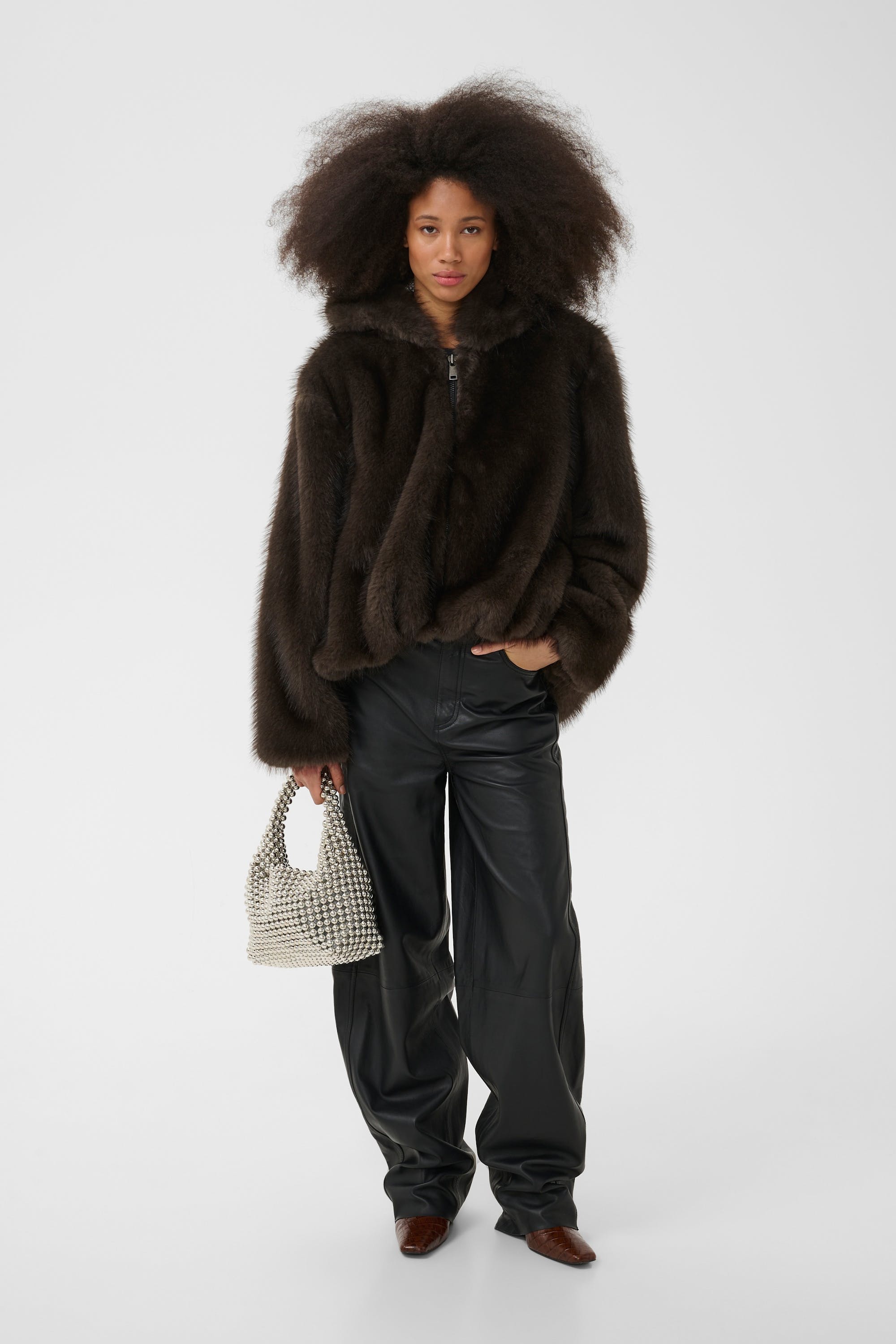 Dunkelbrauner Fake Fur Hoodie von Gestuz – Ansicht 1