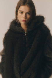 Dunkelbrauner Fake Fur Hoodie von Gestuz – Ansicht 8