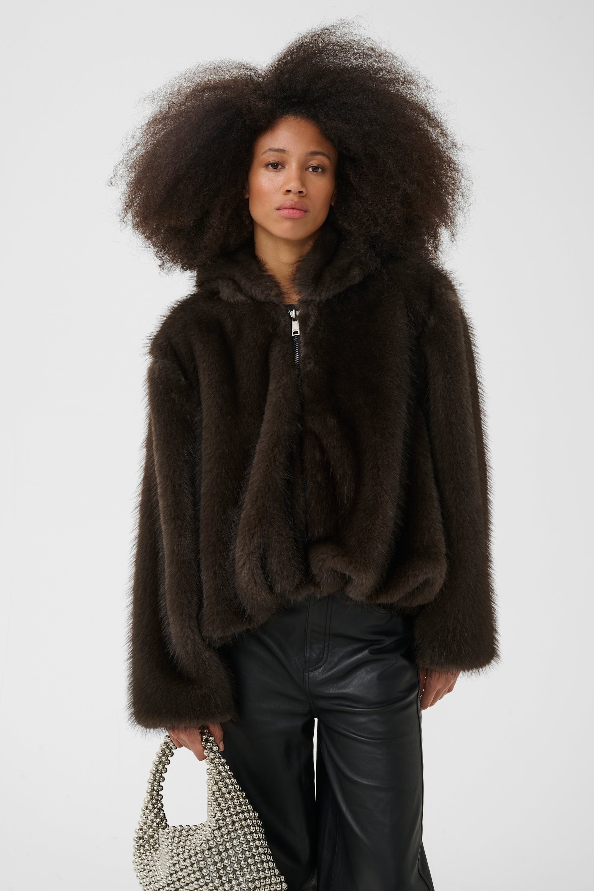 Dunkelbrauner Fake Fur Hoodie von Gestuz – Ansicht 3