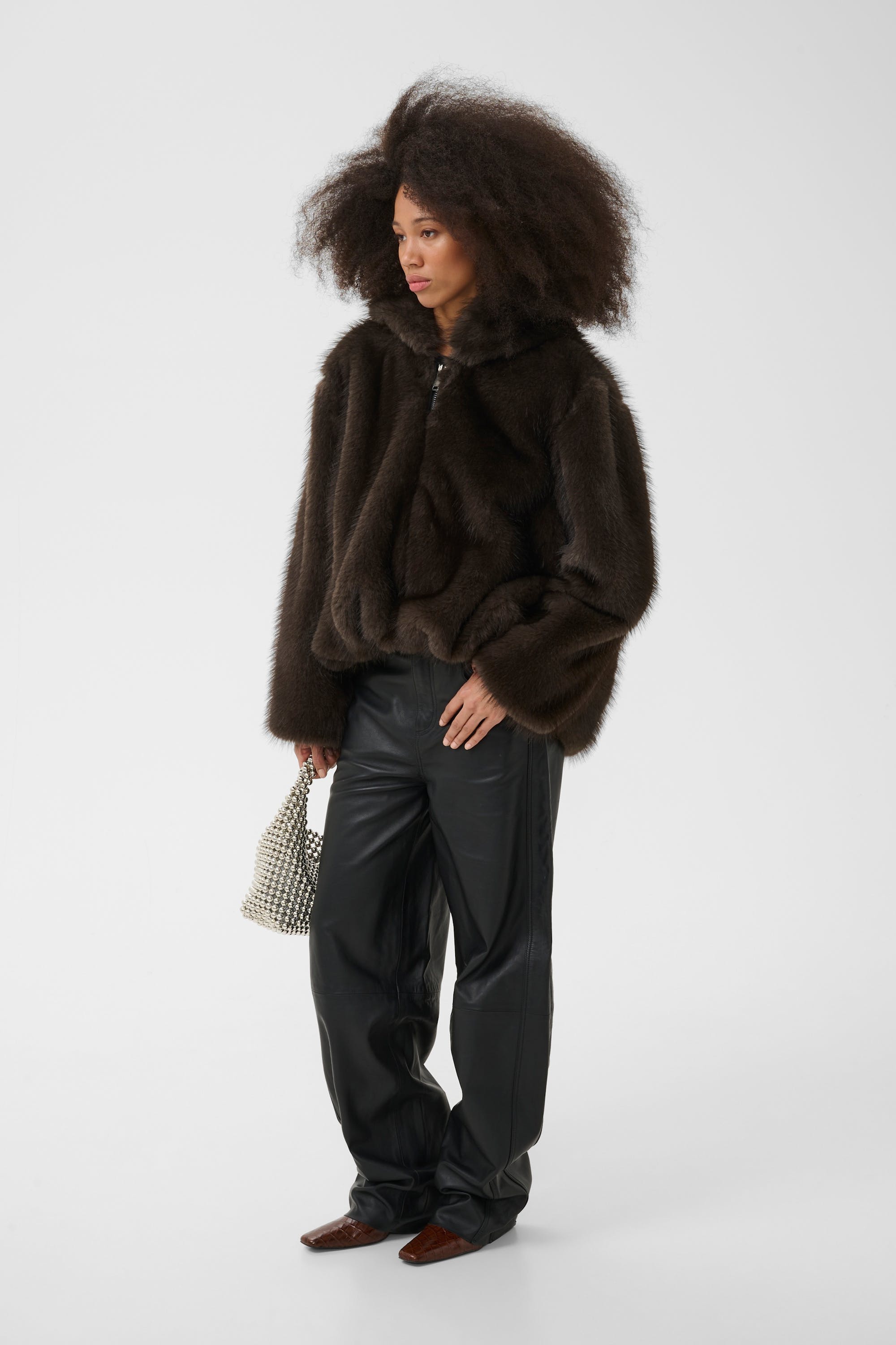 Dunkelbrauner Fake Fur Hoodie von Gestuz – Ansicht 2