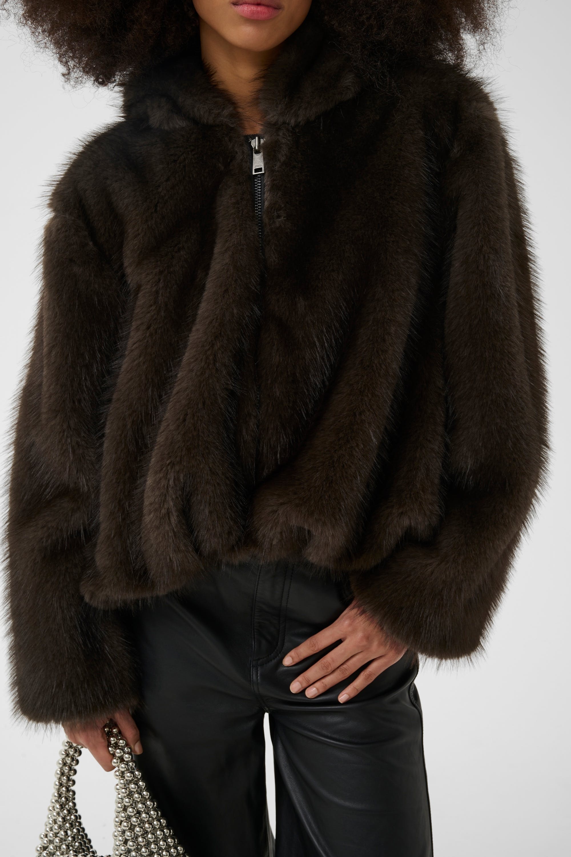 Dunkelbrauner Fake Fur Hoodie von Gestuz – Ansicht 7