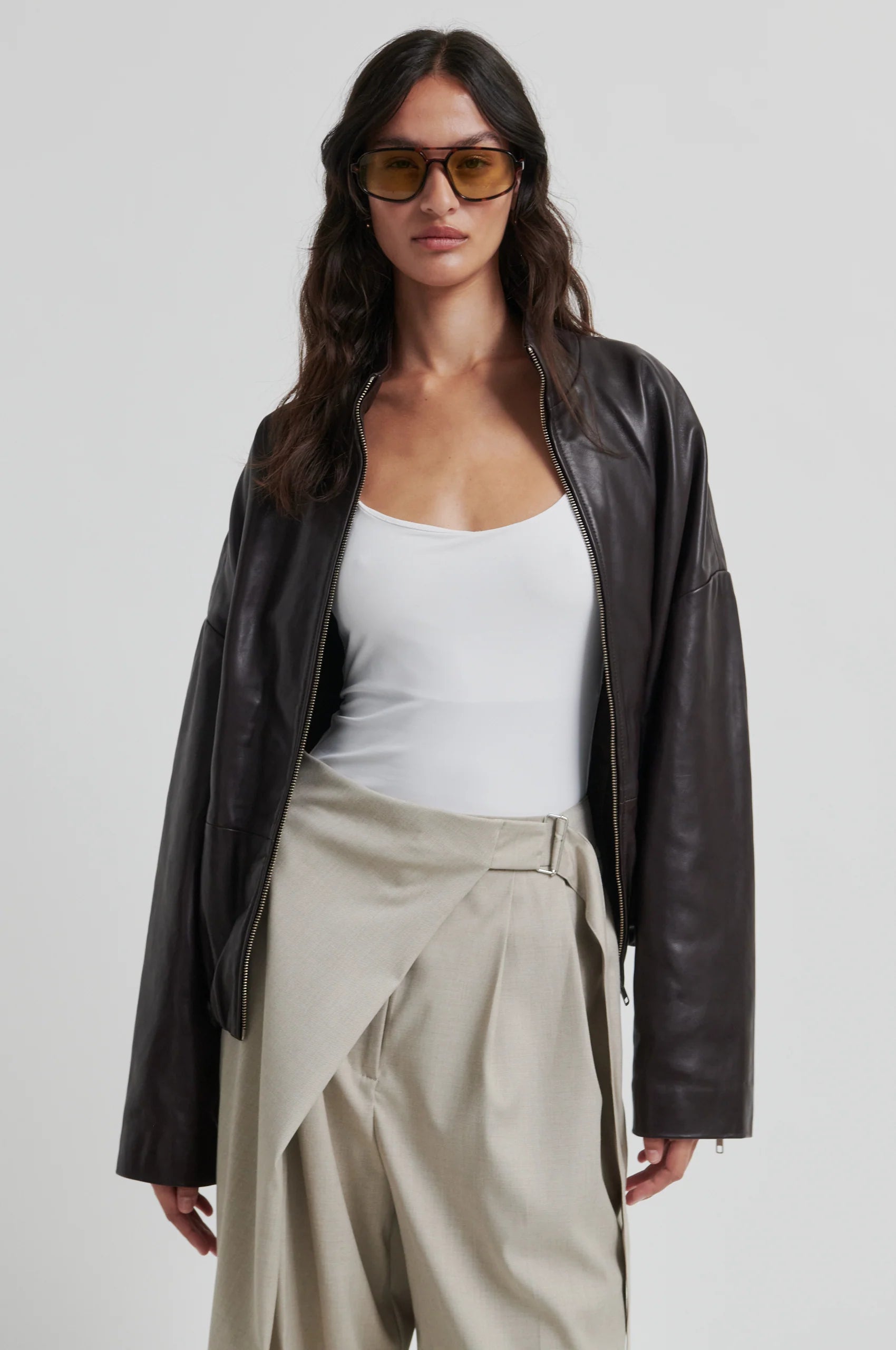 Dunkelbraune Lederjacke