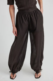 Dunkelbraune Hose mit Ballooneffekt