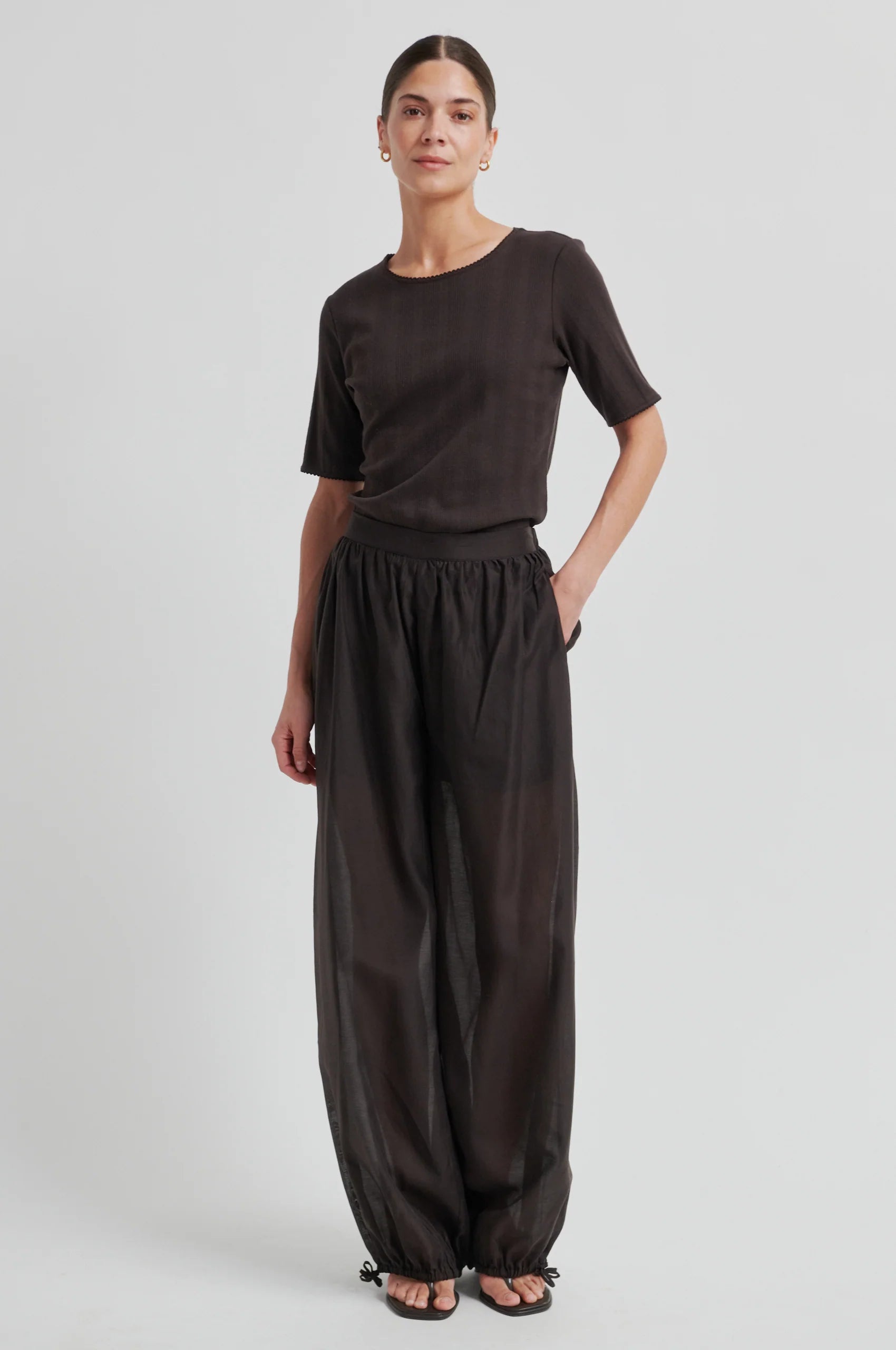 Dunkelbraune Hose mit Ballooneffekt