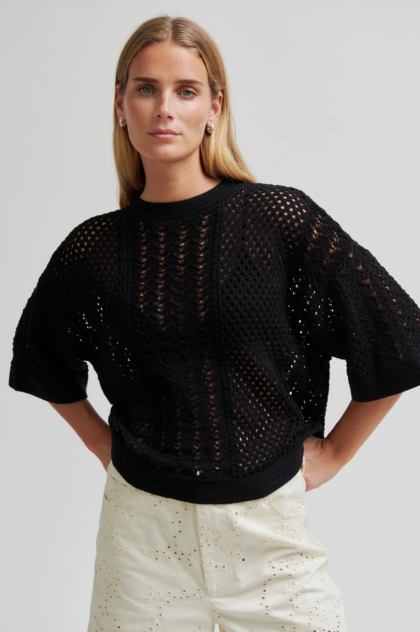 Crochet Pullover mit Rundhals & Oversize-Schnitt