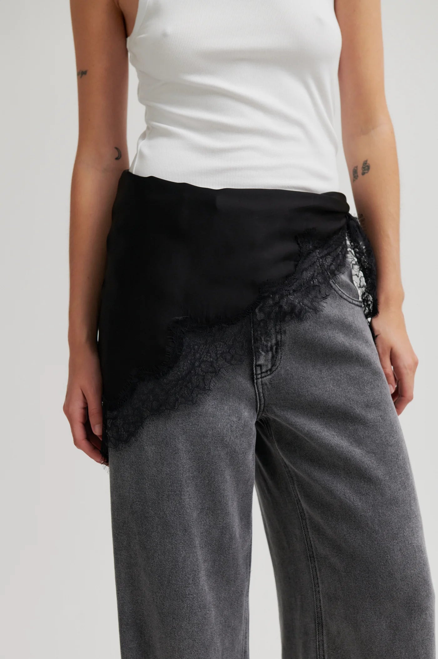 Dunkelbraunes Satintuch