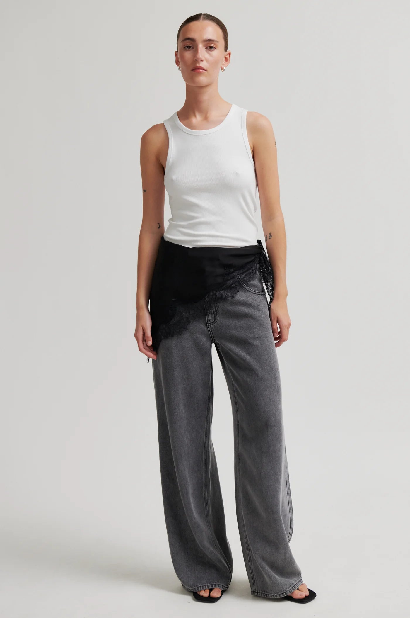 Dunkelbraunes Satintuch