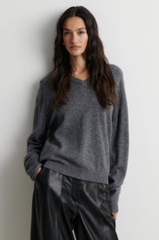 Second Female Mittelgrauer Wolle-Kaschmir V-Neck Pullover – Produktbild