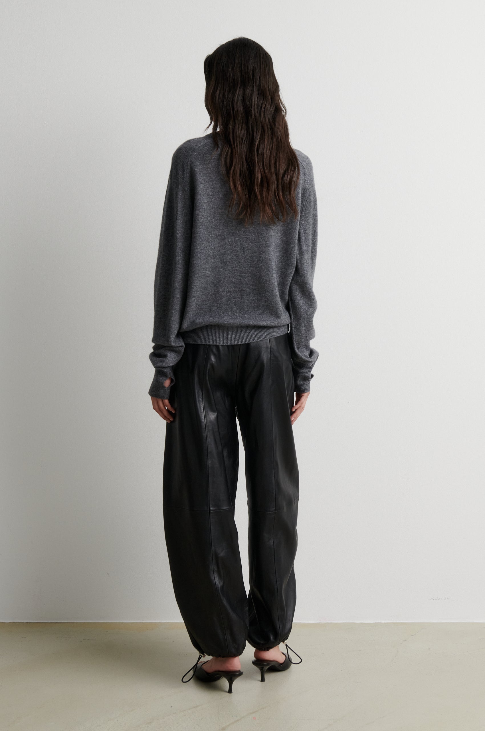 Second Female Mittelgrauer Wolle-Kaschmir V-Neck Pullover – Ansicht 6