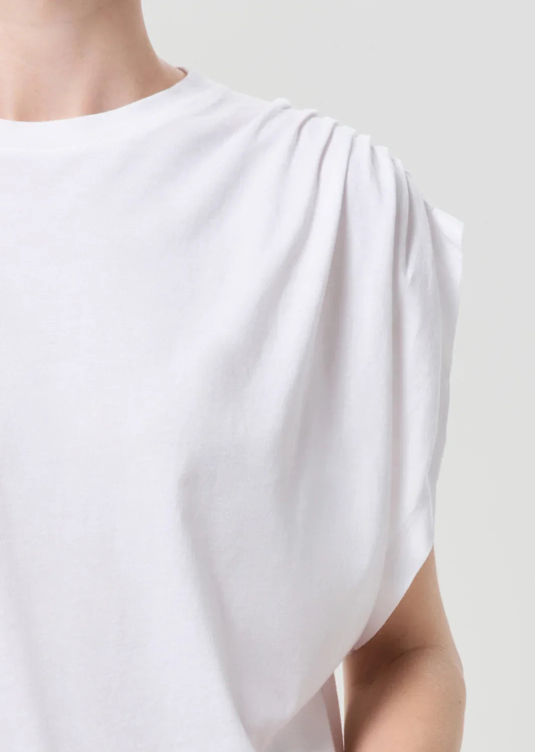 Agolde Weißes asymmetrisch geschnittenes T-Shirt – Detailansicht