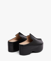JW ANDERSON Schwarze Lederclogs mit Plateau