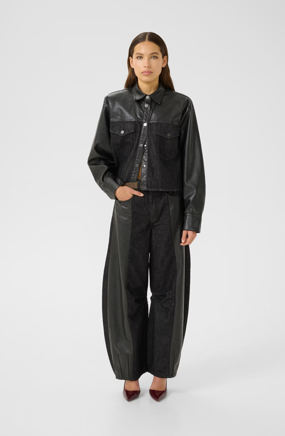 GESTUZ Barrel Leg Jeans mit Leder-Applikationen