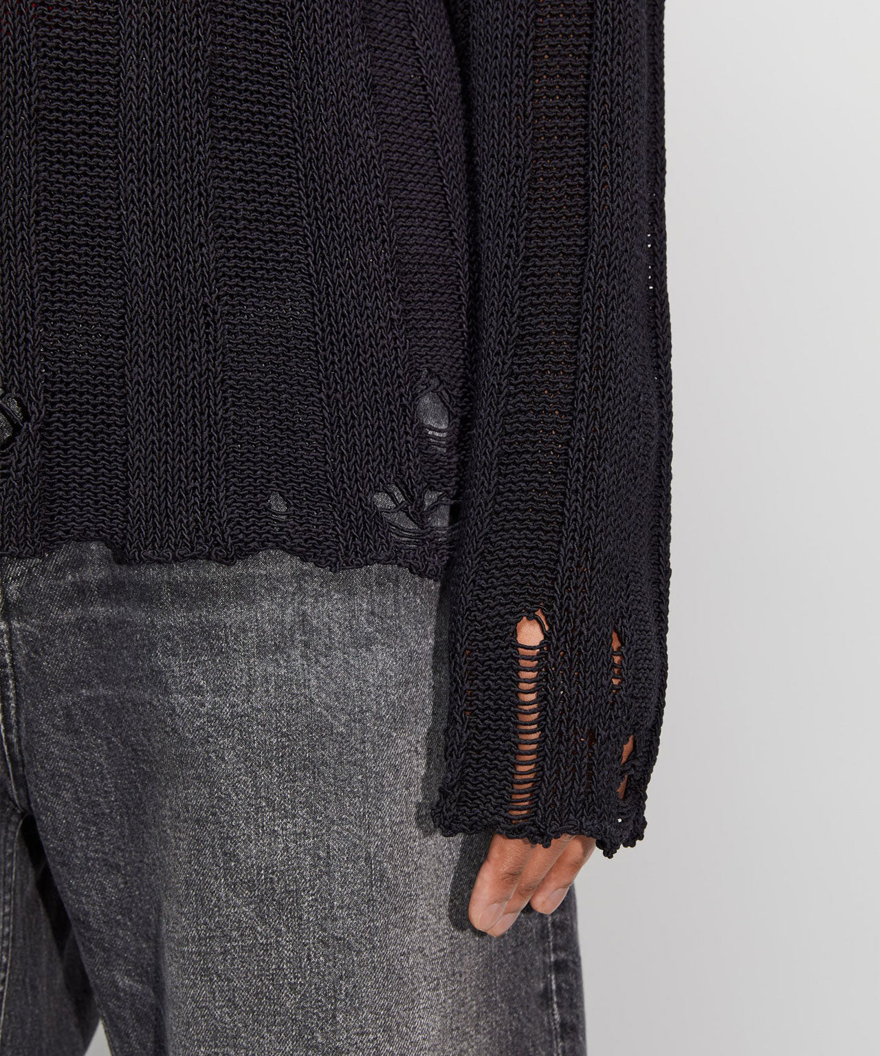 HOPE Schwarze Pullover mit distressed Parts