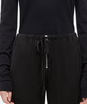 HELMUT LANG Schwarze Satinhose, gecrinkelt