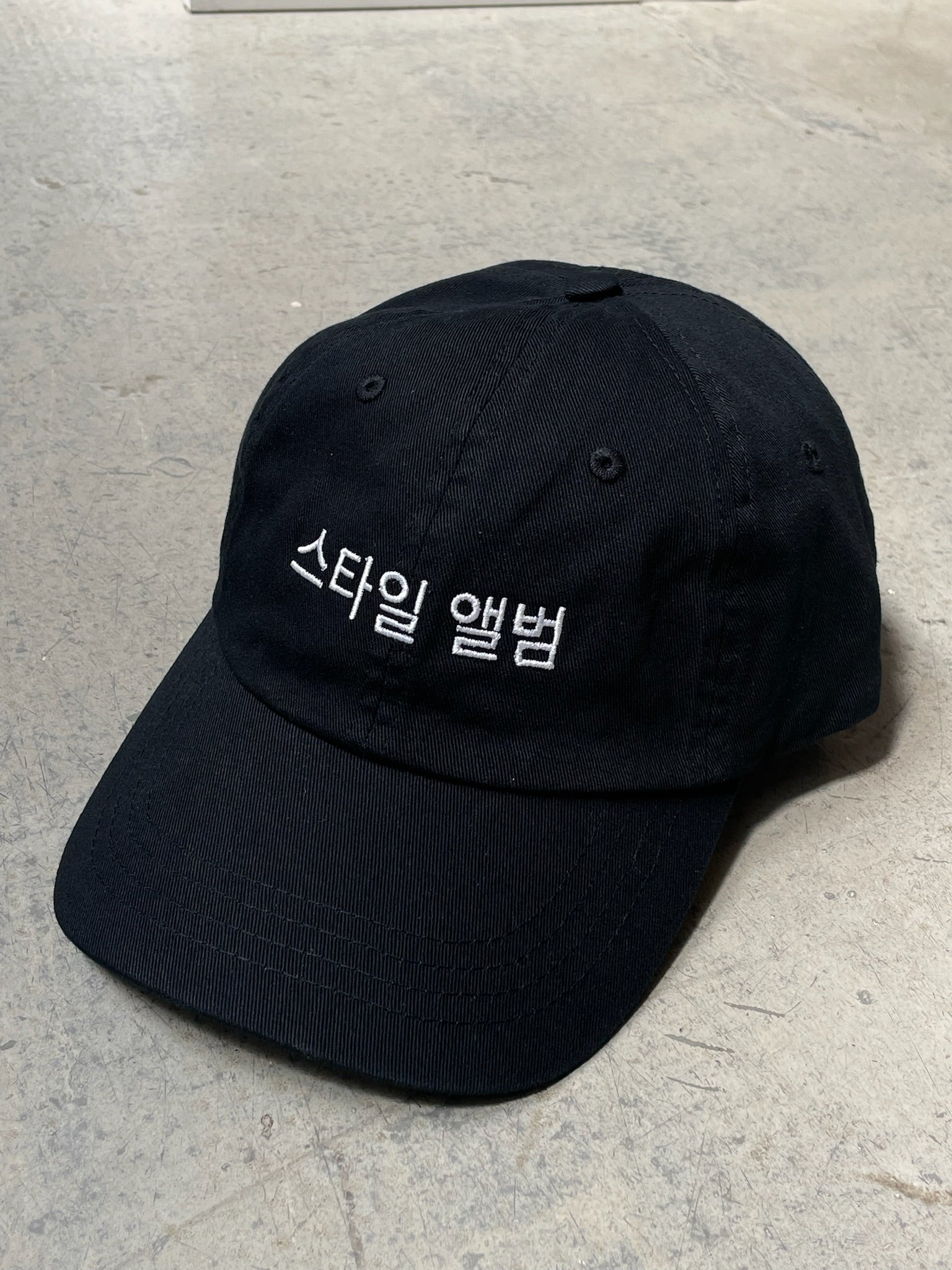 STYLEALBUM Schwarze Basecap mit Stickerei