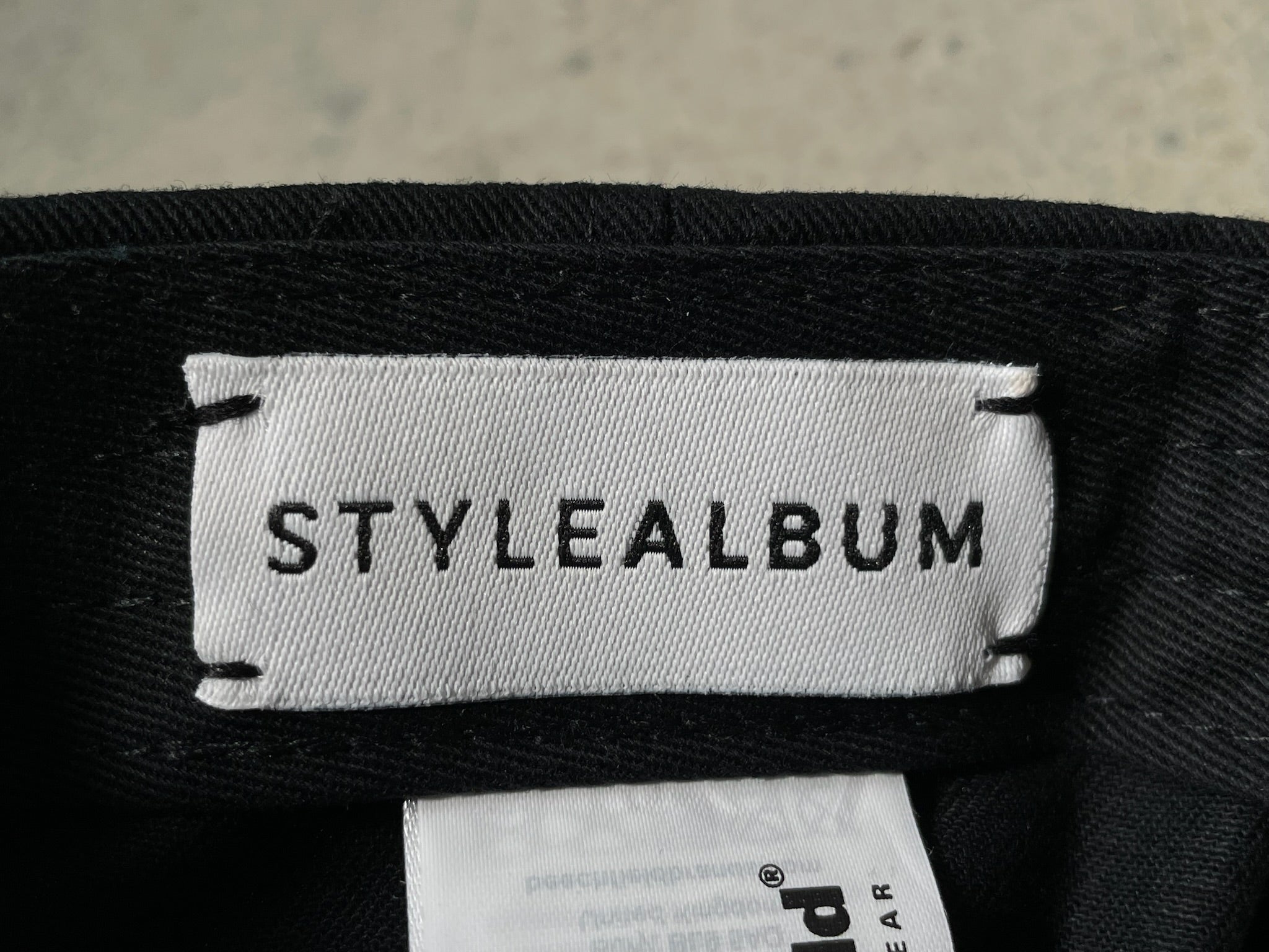 STYLEALBUM Schwarze Basecap mit Stickerei