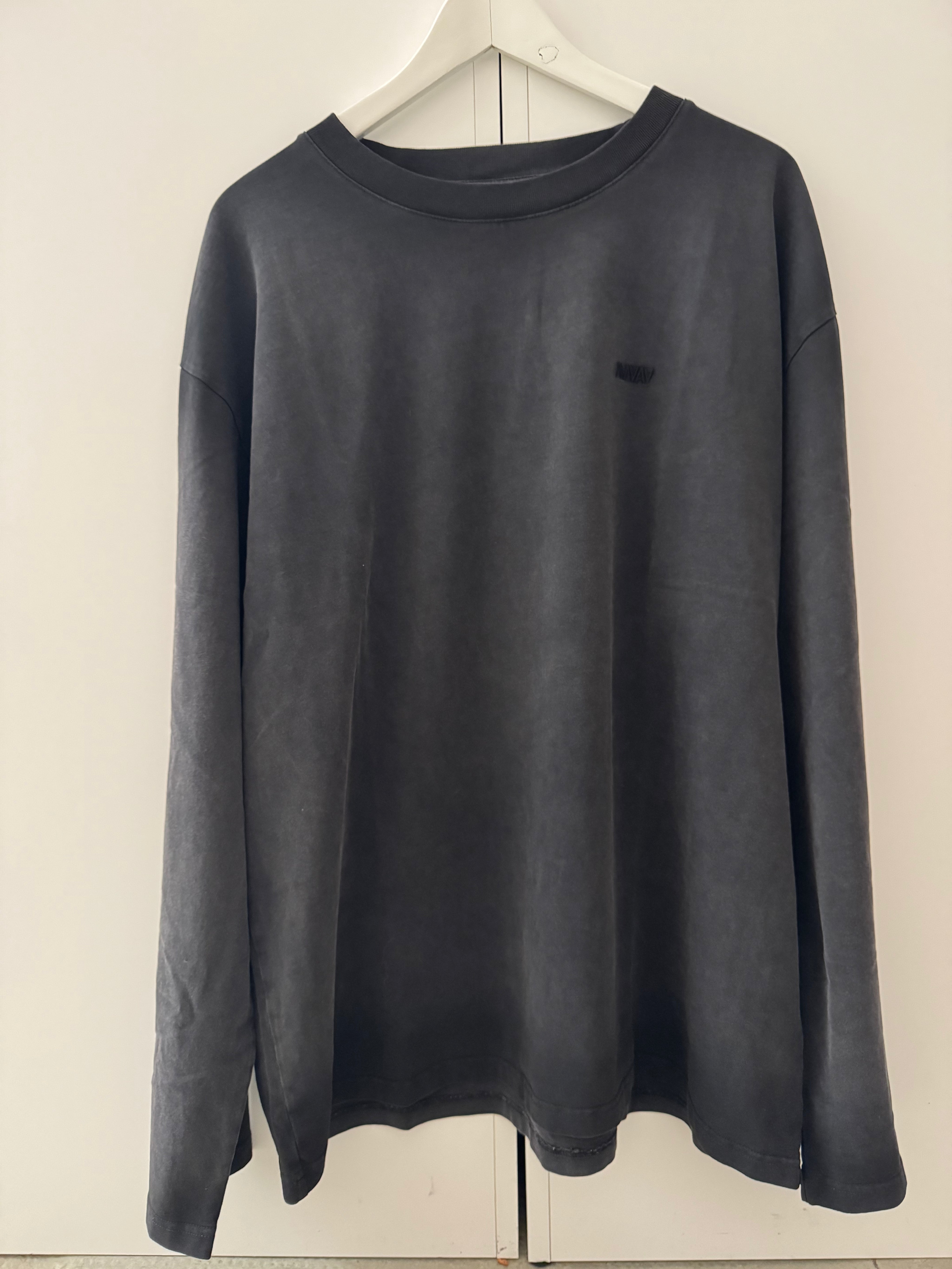 AVAVAV Anthrazitfarbenes Longsleeve – Ansicht 1