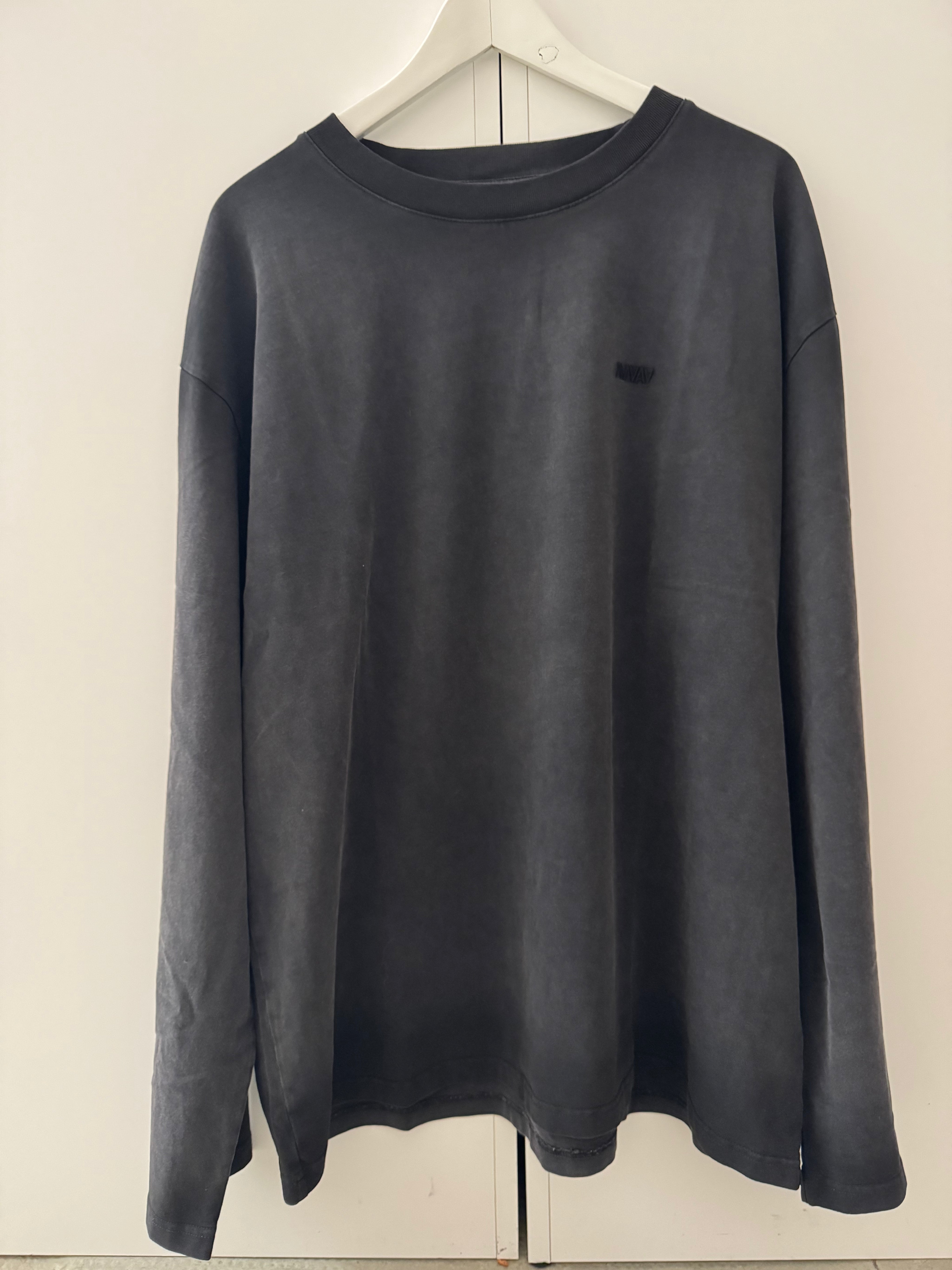 AVAVAV Anthrazitfarbenes Longsleeve – Ansicht 1