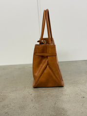 MARGESHERWOOD Big Grandma in Glattleder, Cognacbraun