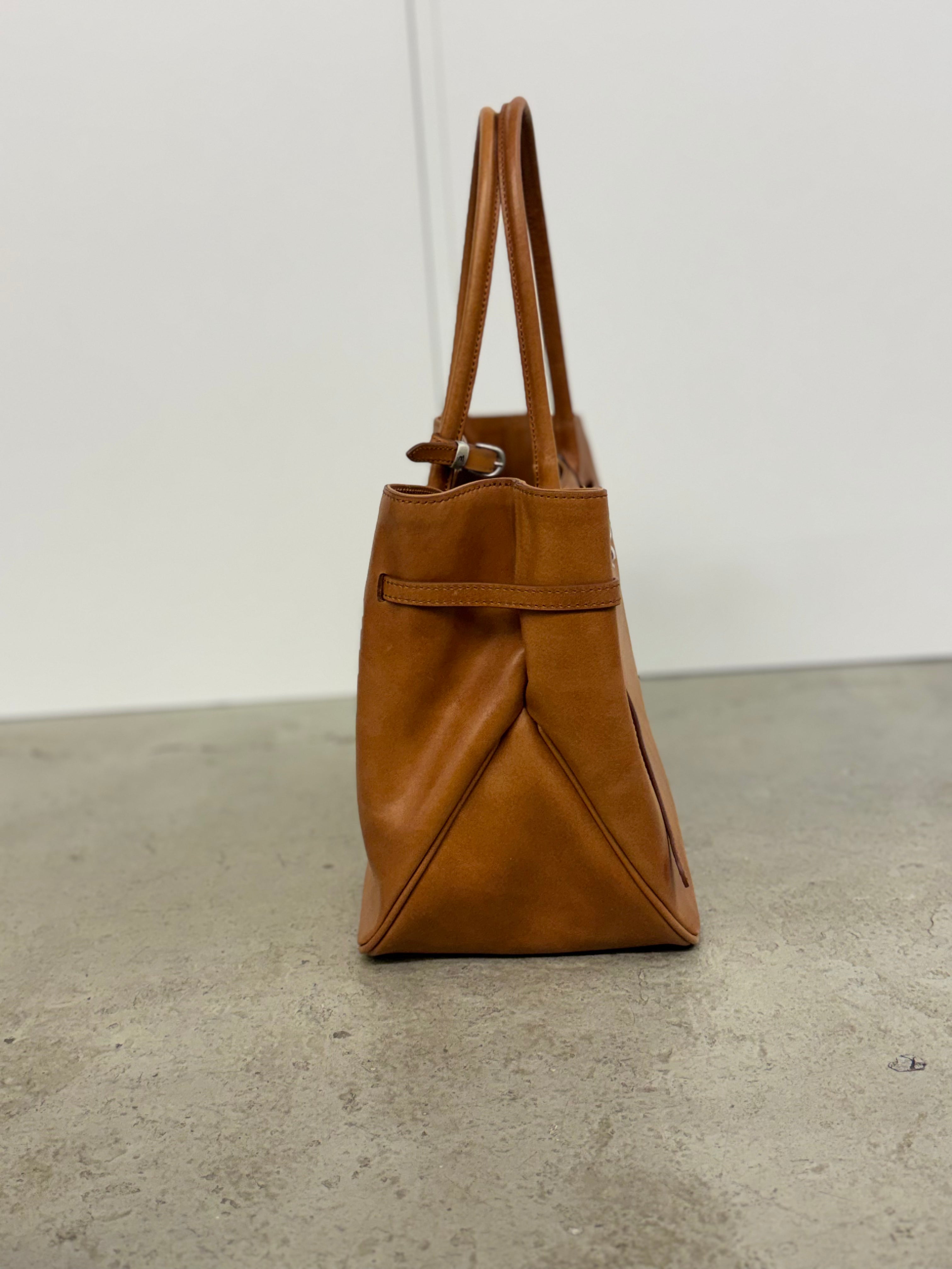 MARGESHERWOOD Big Grandma in Glattleder, Cognacbraun