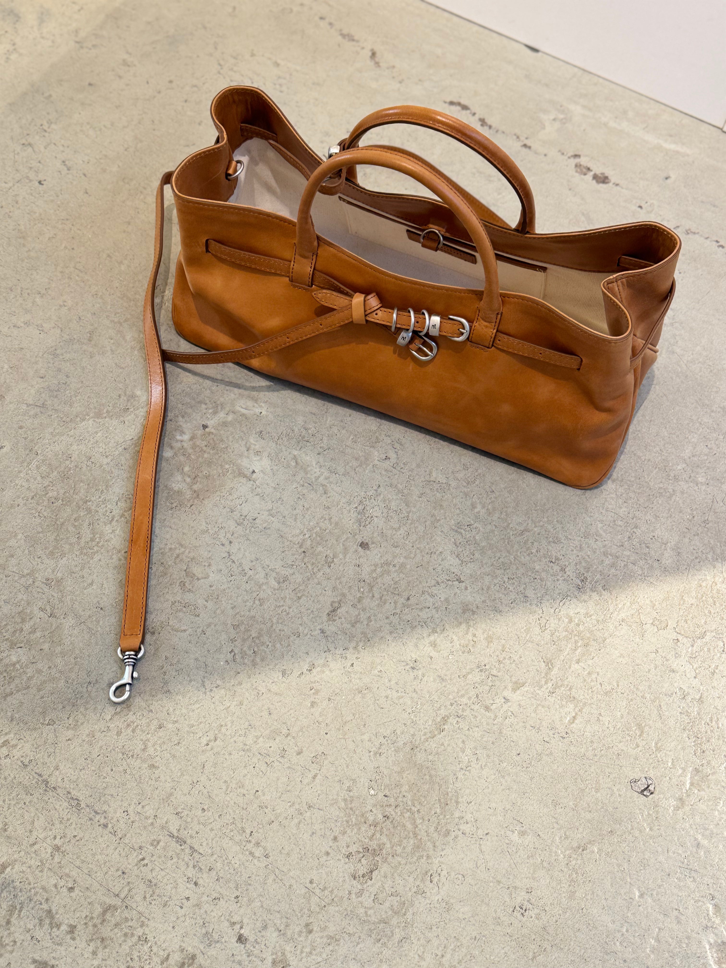 MARGESHERWOOD Kleine Grandma in Glattleder, Cognacbraun