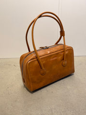 MARGESHERWOOD Soft Boston Henkeltasche in Cognacbraun
