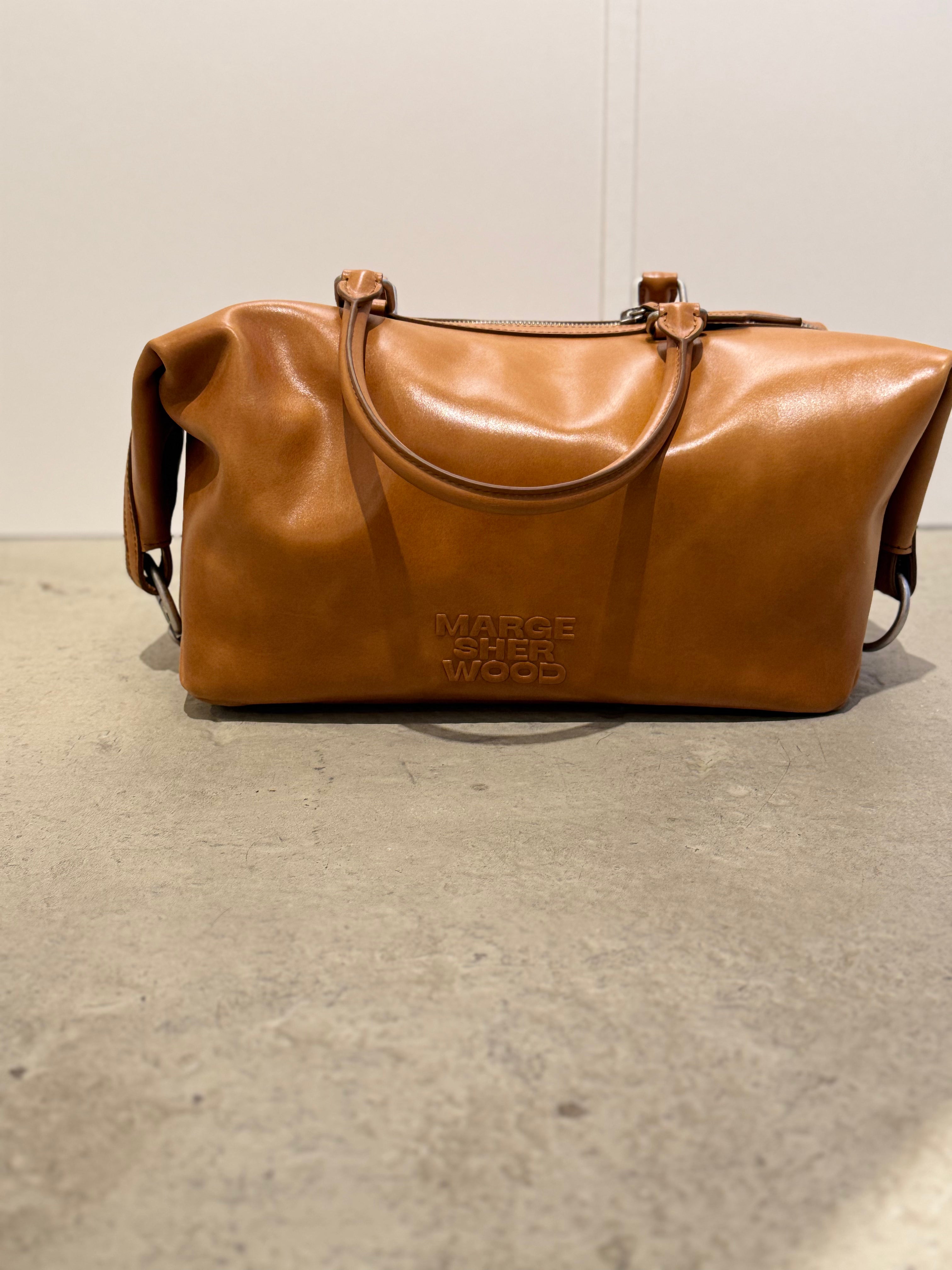 MARGESHERWOOD Cognacbraune Barreltasche mit abnehmbaren Schultergurt