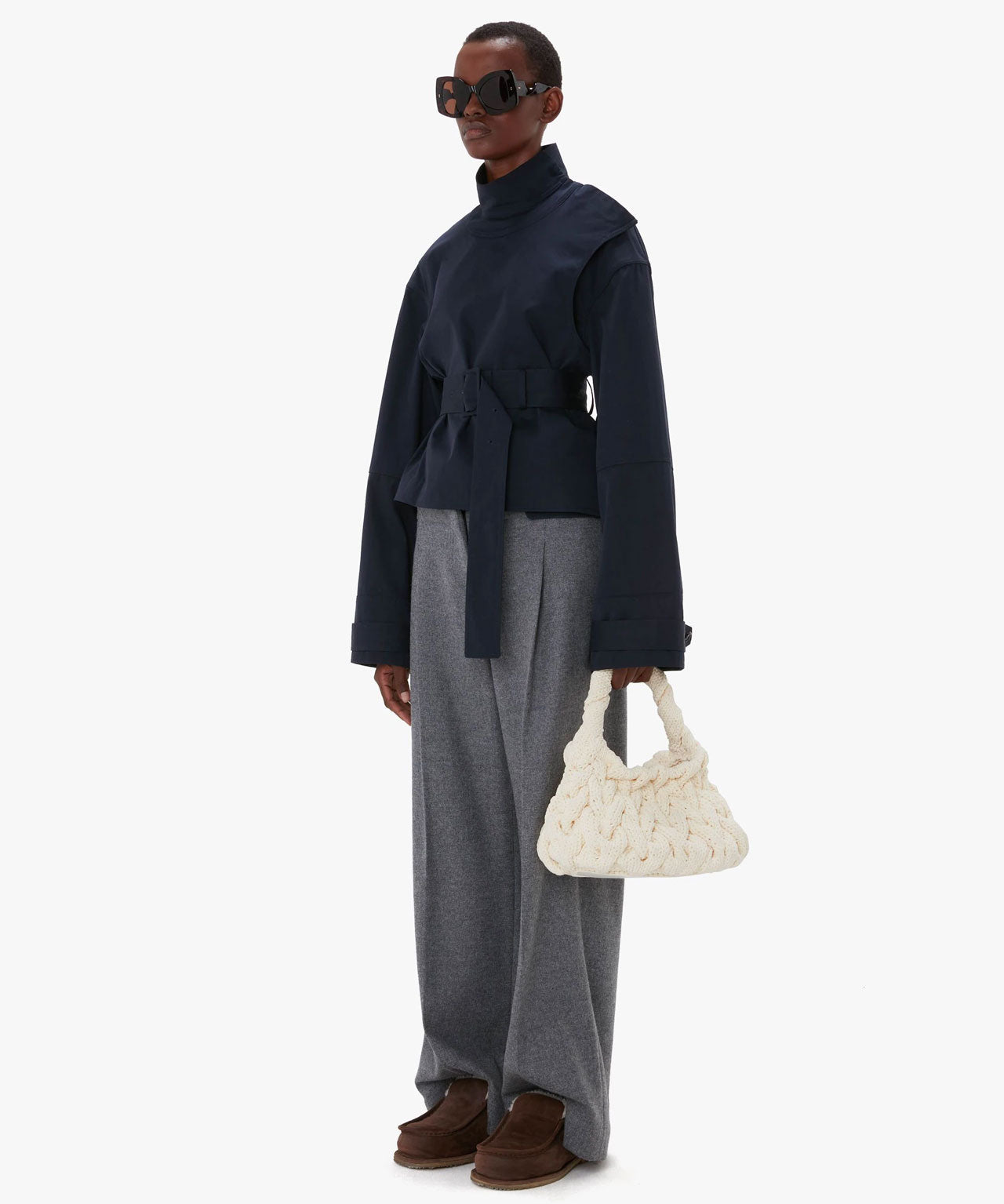 jwa-jw-anderson-CABLE-KNIT-BAG-KNITTED-TOP-HANDLE-BAG-white-creme-offwhite--stricktasche-stylealbum