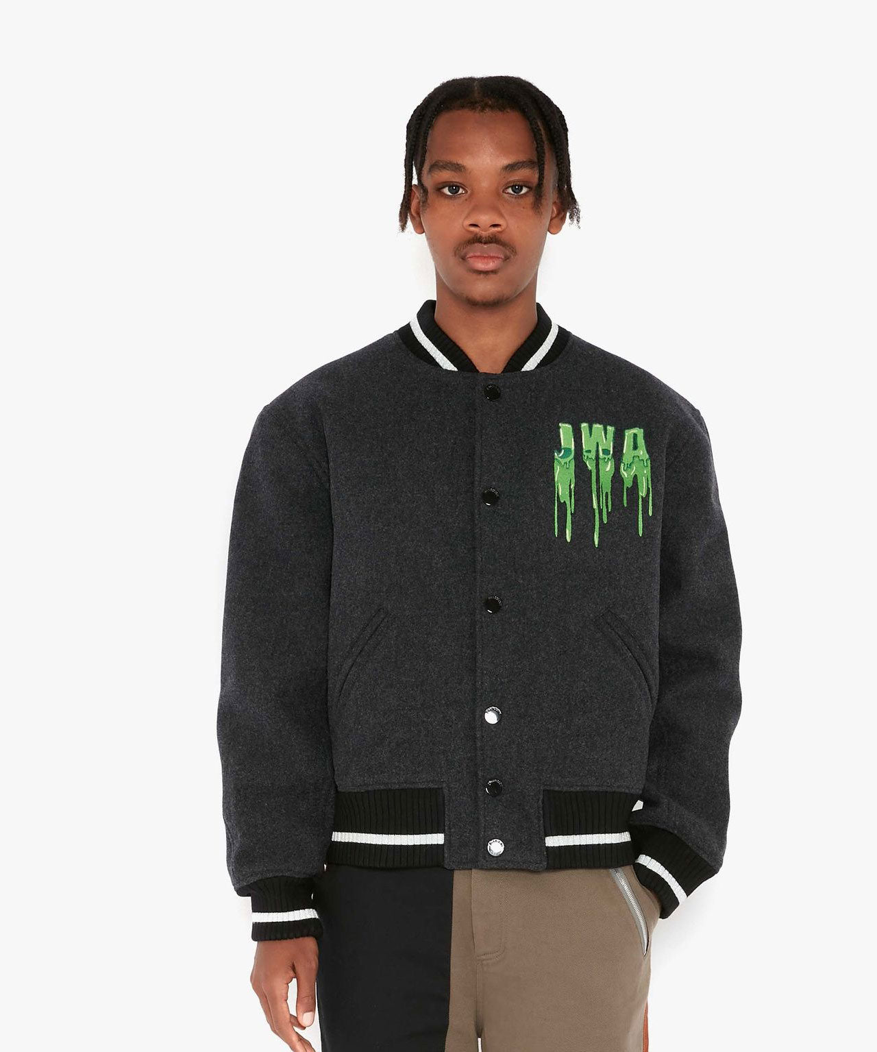 JW ANDERSON Dunkelgrau melierte Collegejacket mit großer Stickerei