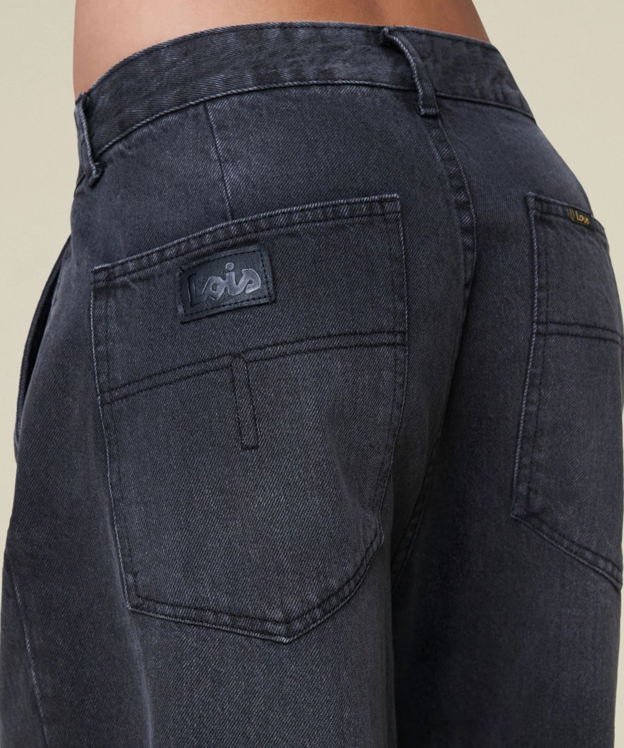 LOIS Jeans Bundfaltenhose aus Black Denim