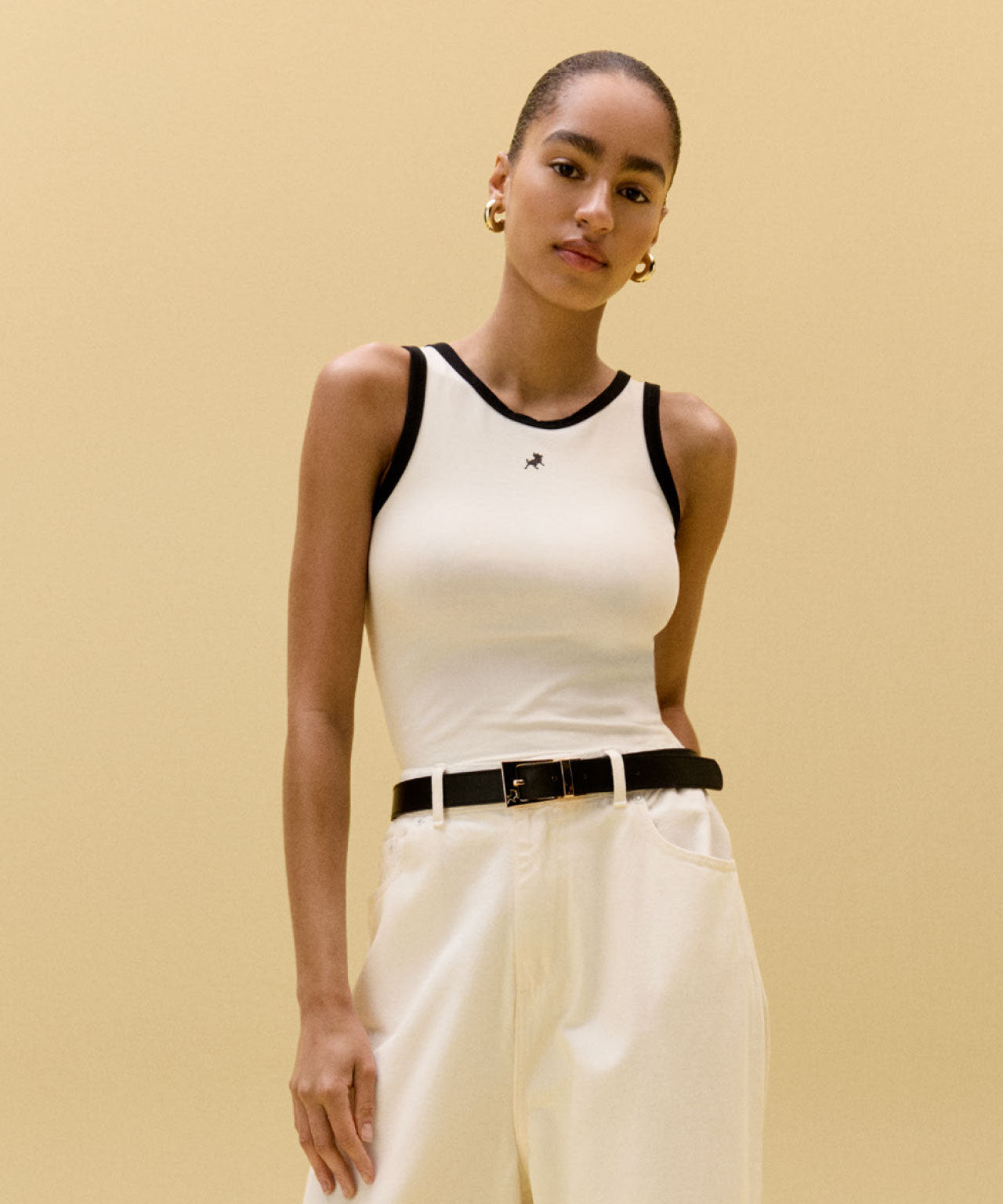 LOIS Weißes Tanktop mit Kontrastausschnitt