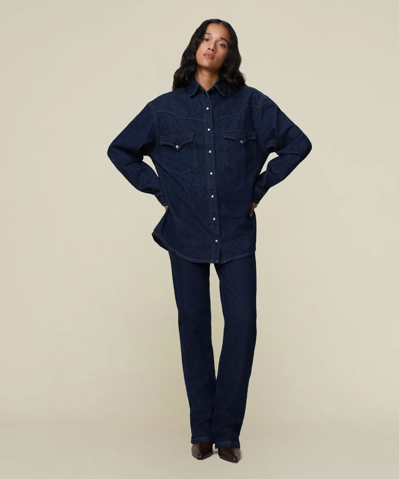 LOIS_jeanshirt_web2_a8716a18-1a44-483b-8540-7ef958f0eac9.jpg