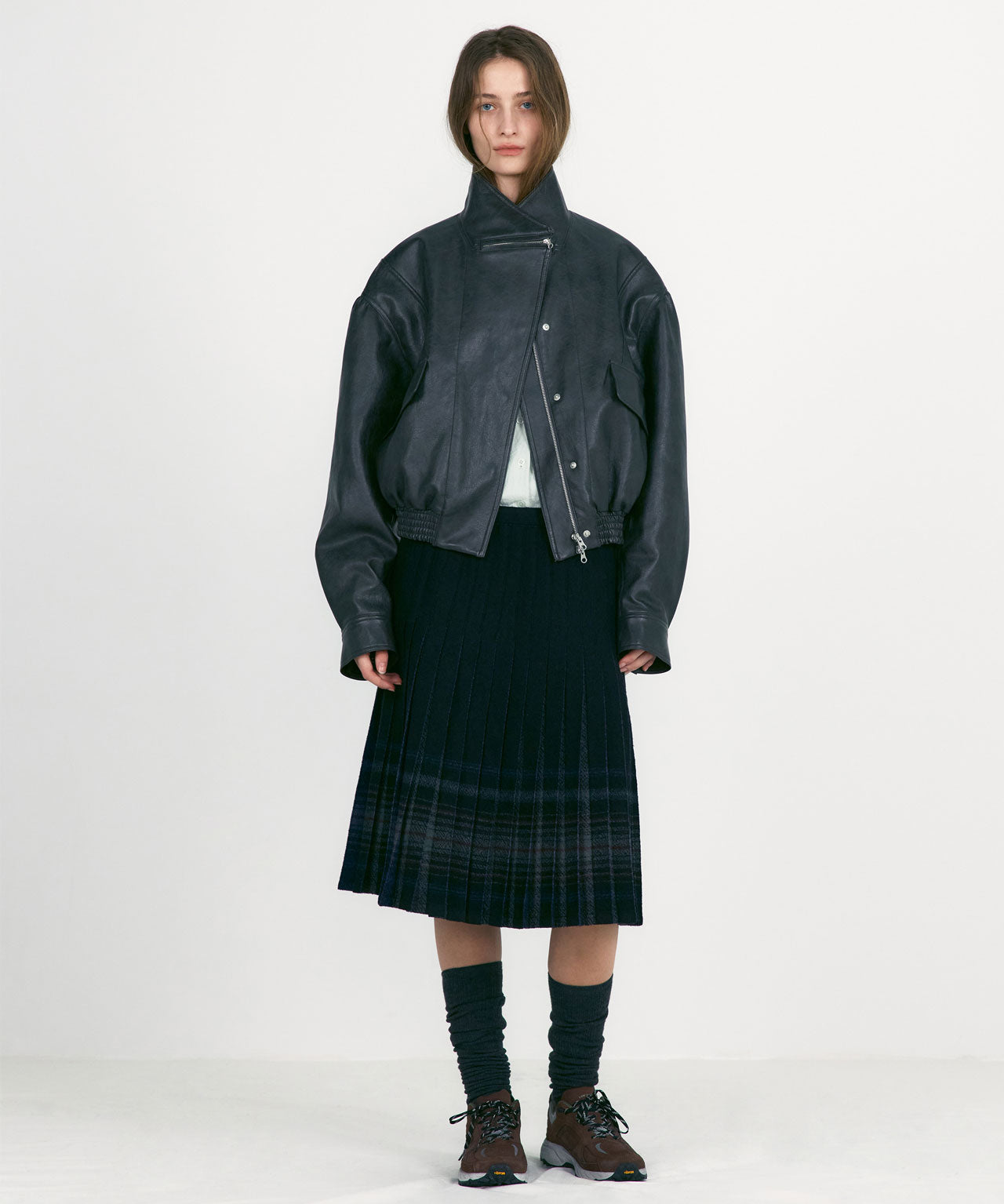 LOW CLASSIC Graue Kunstlederjacke