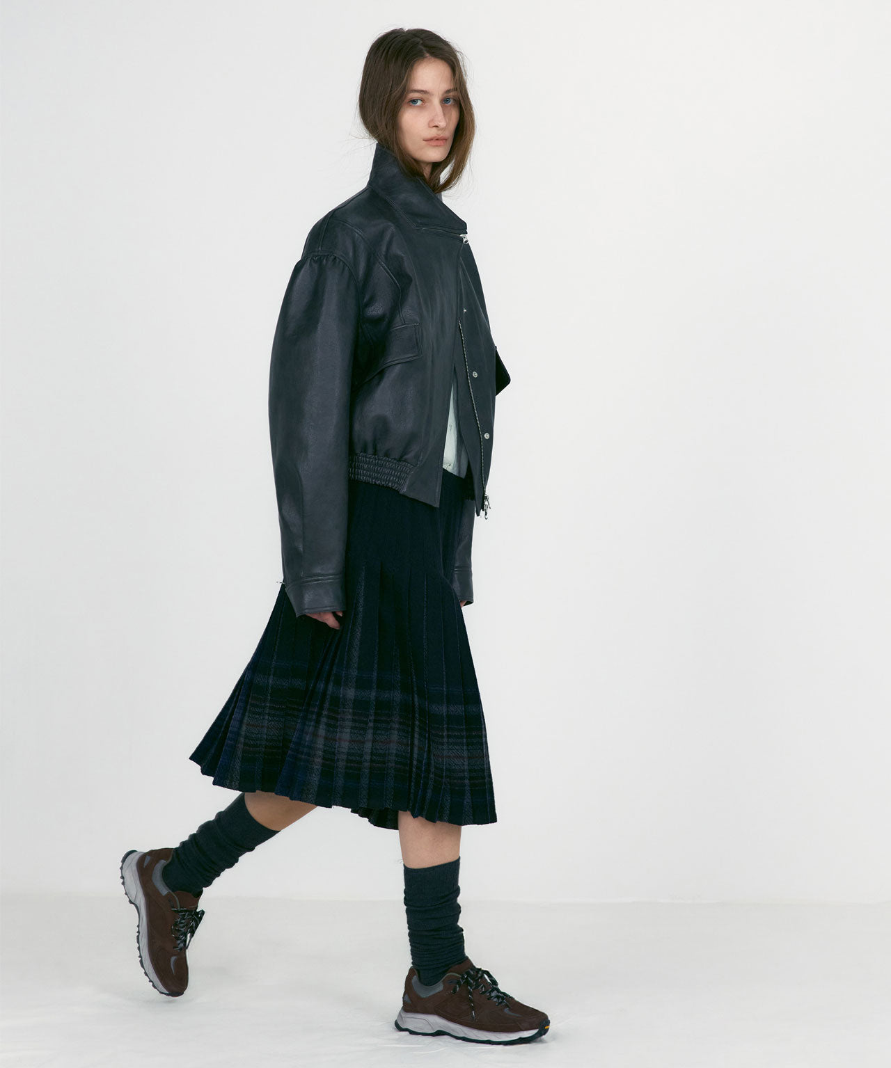 LOW CLASSIC Graue Kunstlederjacke