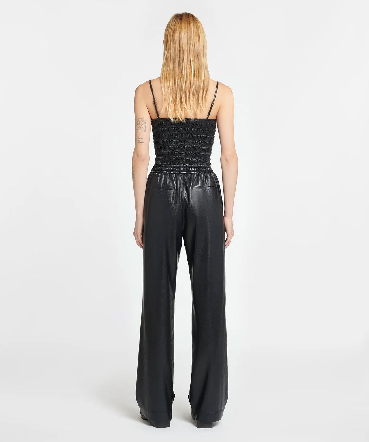 NANUSHKA Schwarze Kunstlederhose mit kontrastivem Drawstring