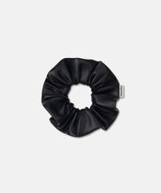 NANUSHKA Schwarzes Kunstleder-Scrunchie