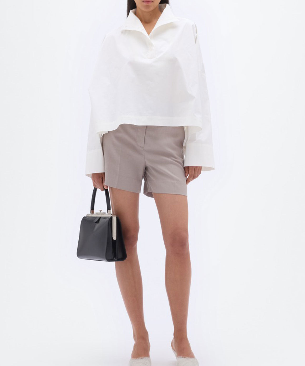 REMAIN Weiße Bluse mit kleinem Stehkragen