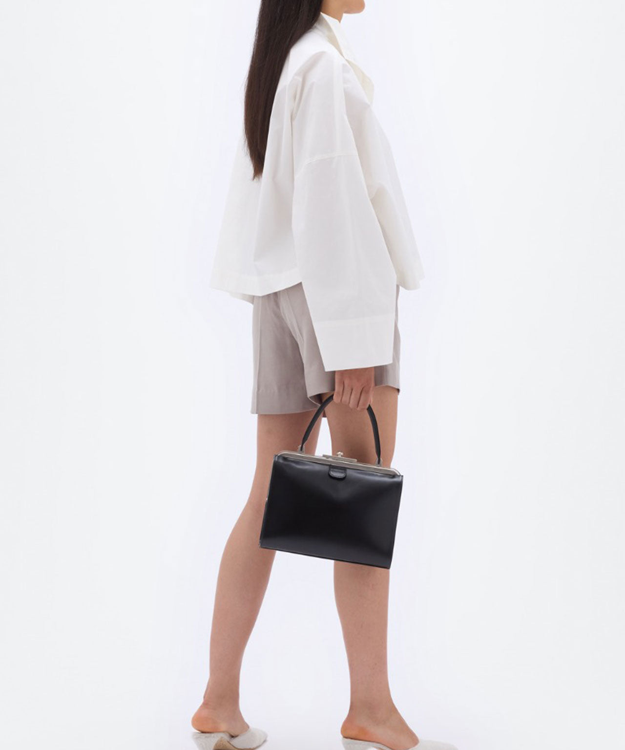 REMAIN Weiße Bluse mit kleinem Stehkragen