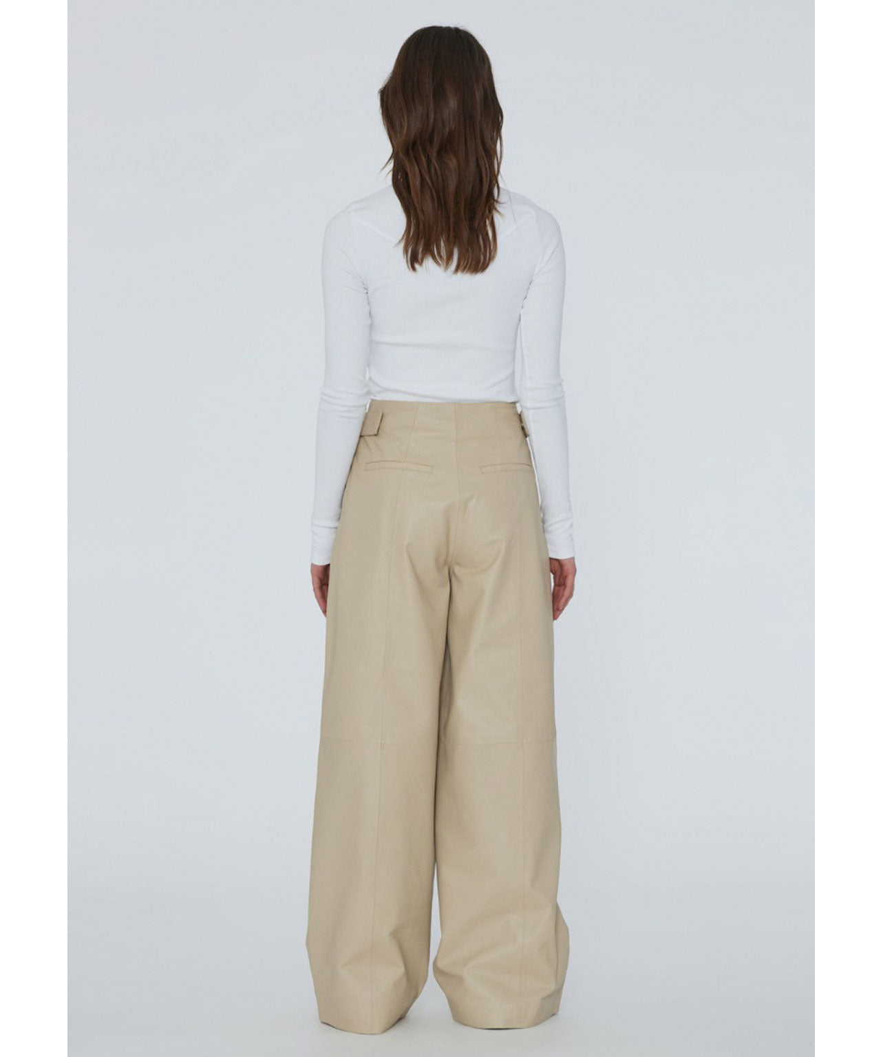 REMAIN Lederhose mit großen Metallösen und Gürtel