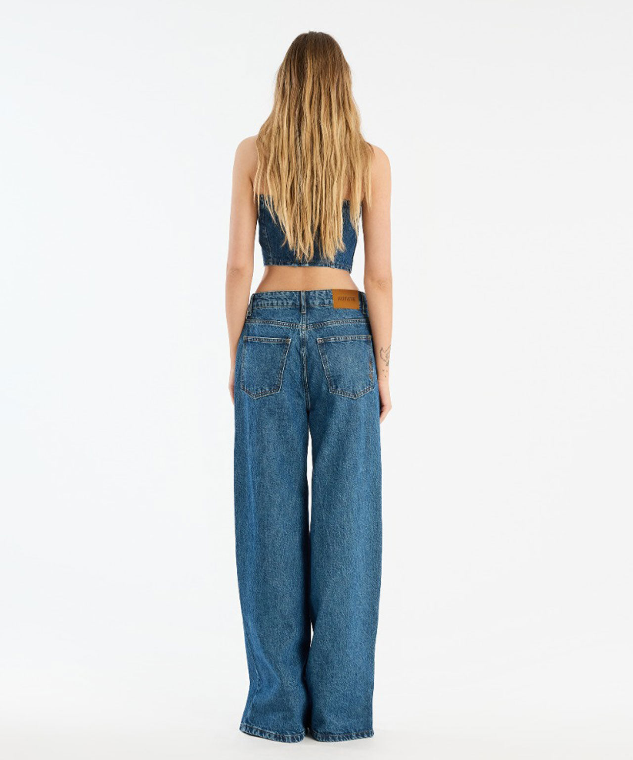 ROTATE Dunkelblaue Jeans mit Knopfdetails
